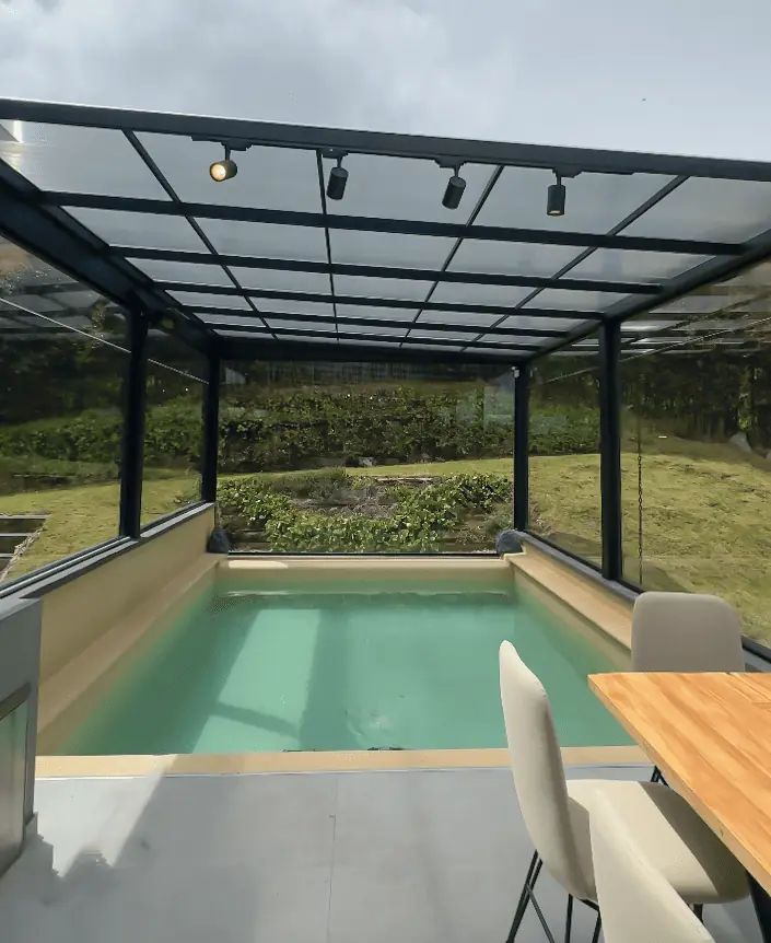 Casa con terraza y piscina en arriendo, en la Calera (Prados del Este)