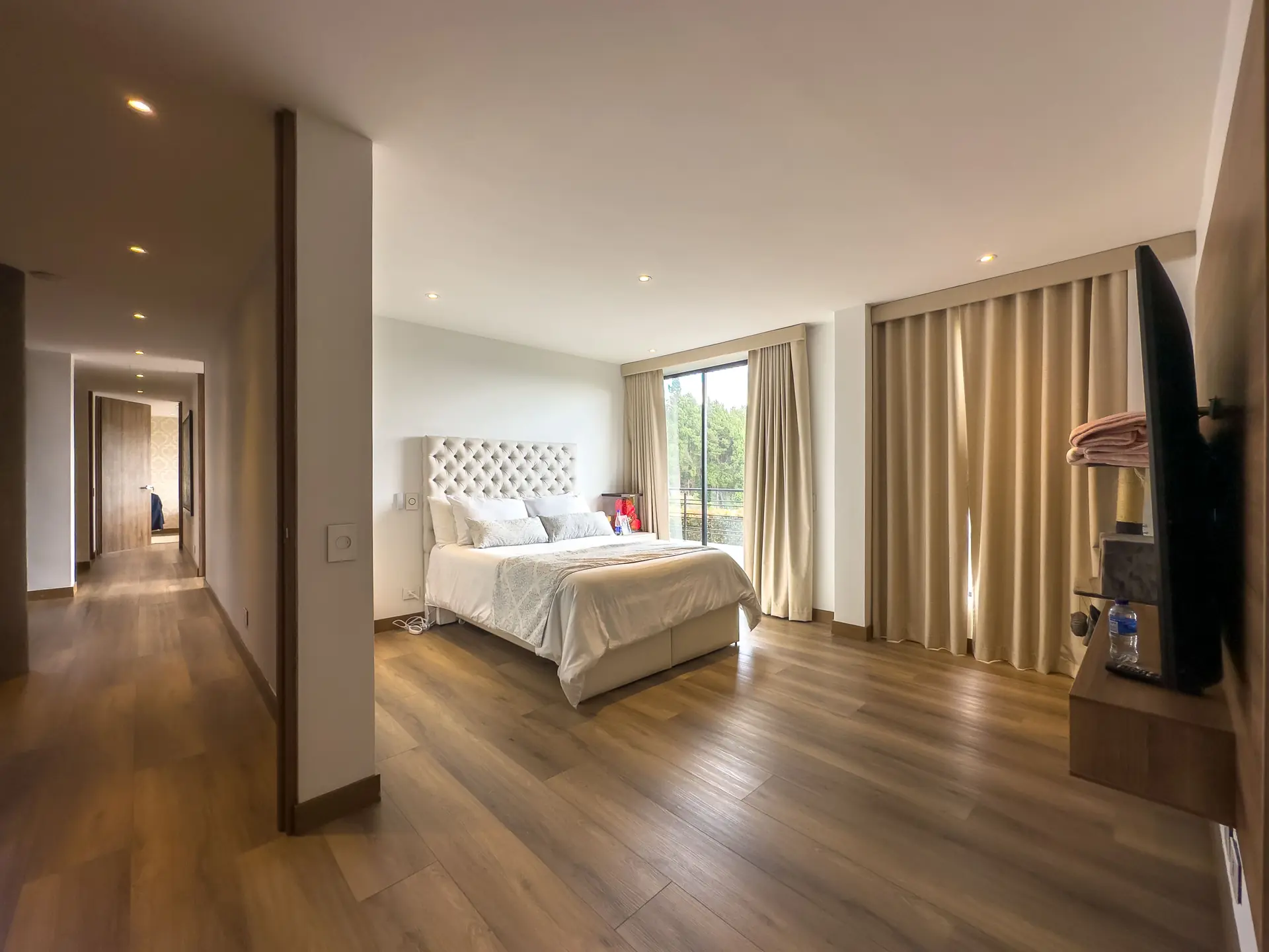 Casa con terraza y piscina en arriendo, en la Calera (Prados del Este)
