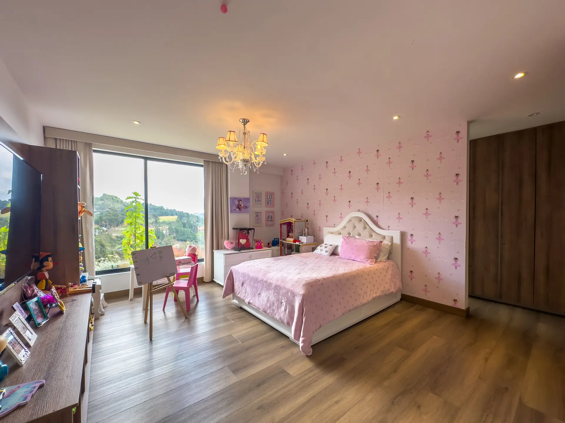 Casa con terraza y piscina en arriendo, en la Calera (Prados del Este)