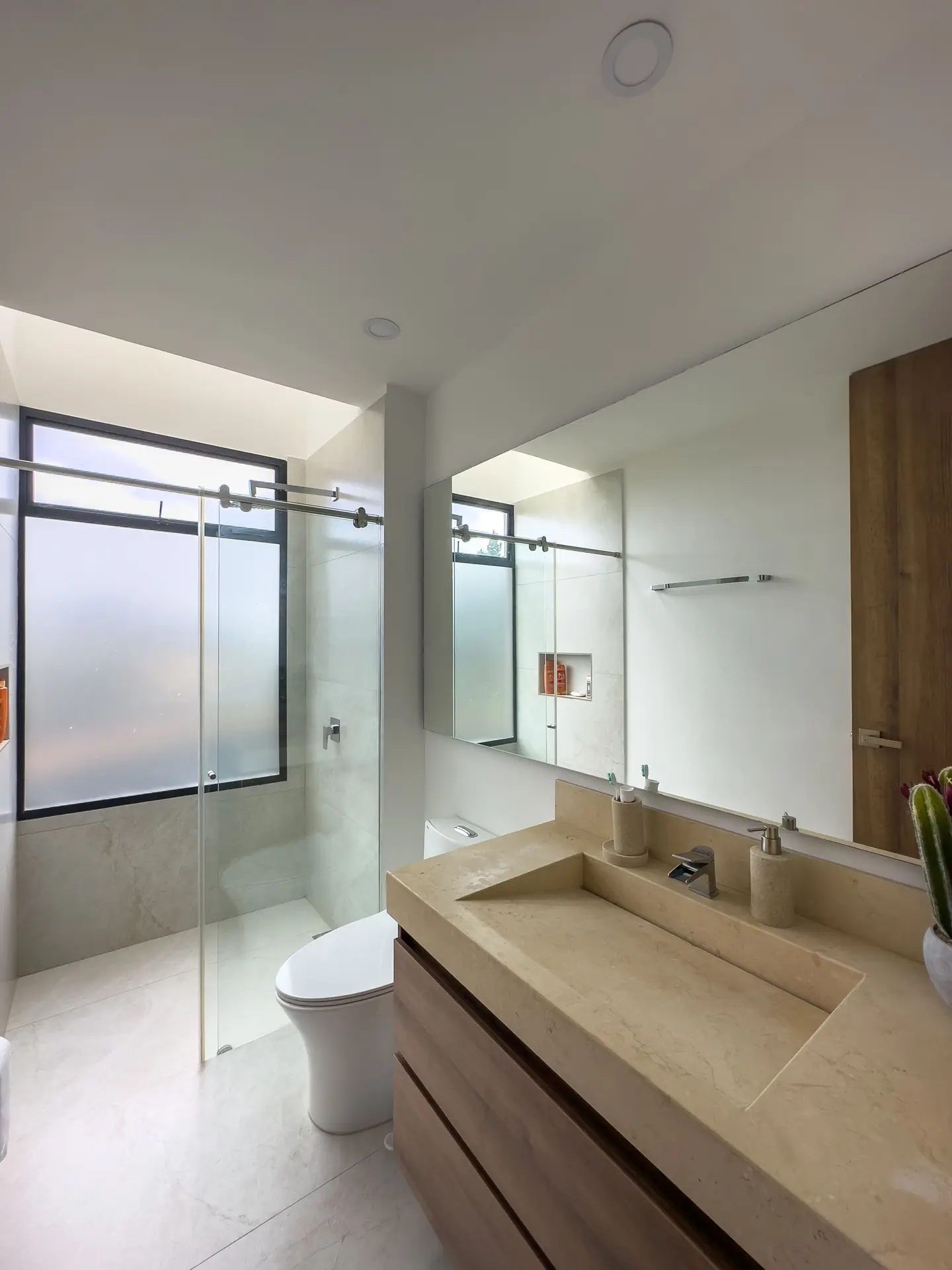 Casa con terraza y piscina en arriendo, en la Calera (Prados del Este)