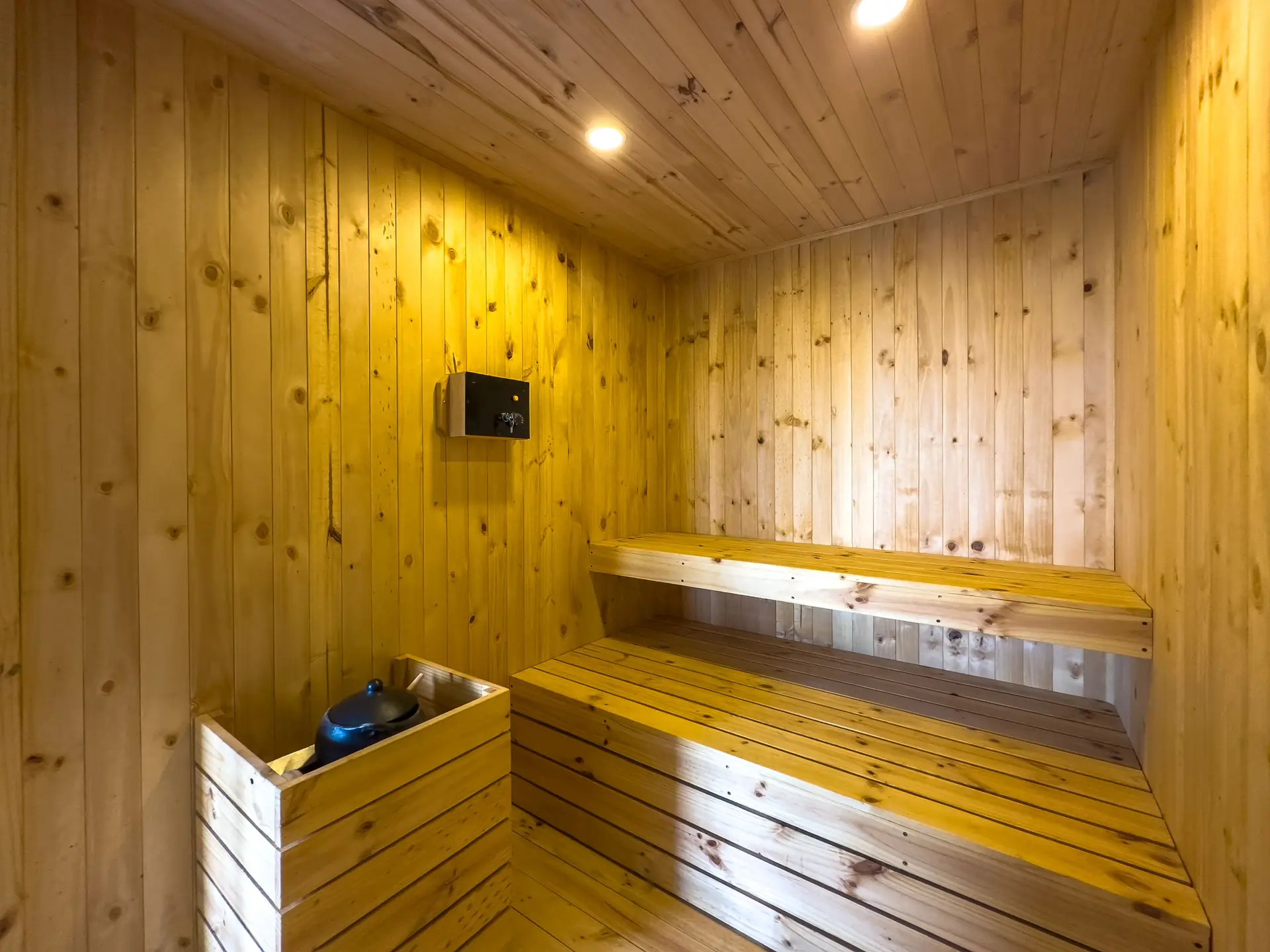 Casa con terraza y piscina en arriendo, en la Calera (Prados del Este)