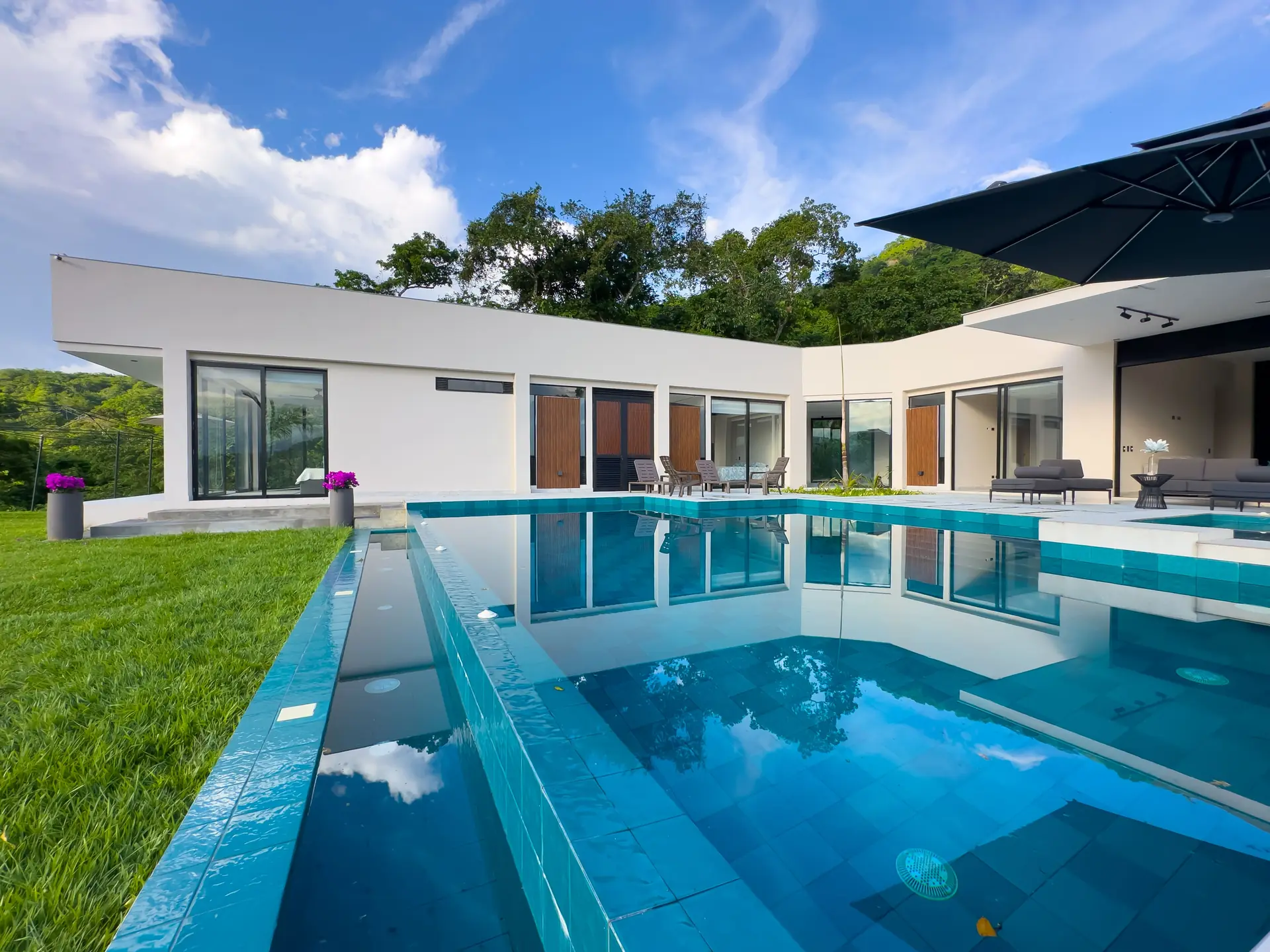 Casa de descanso con piscina y jardín en venta, Primavera de Payande (Villeta)