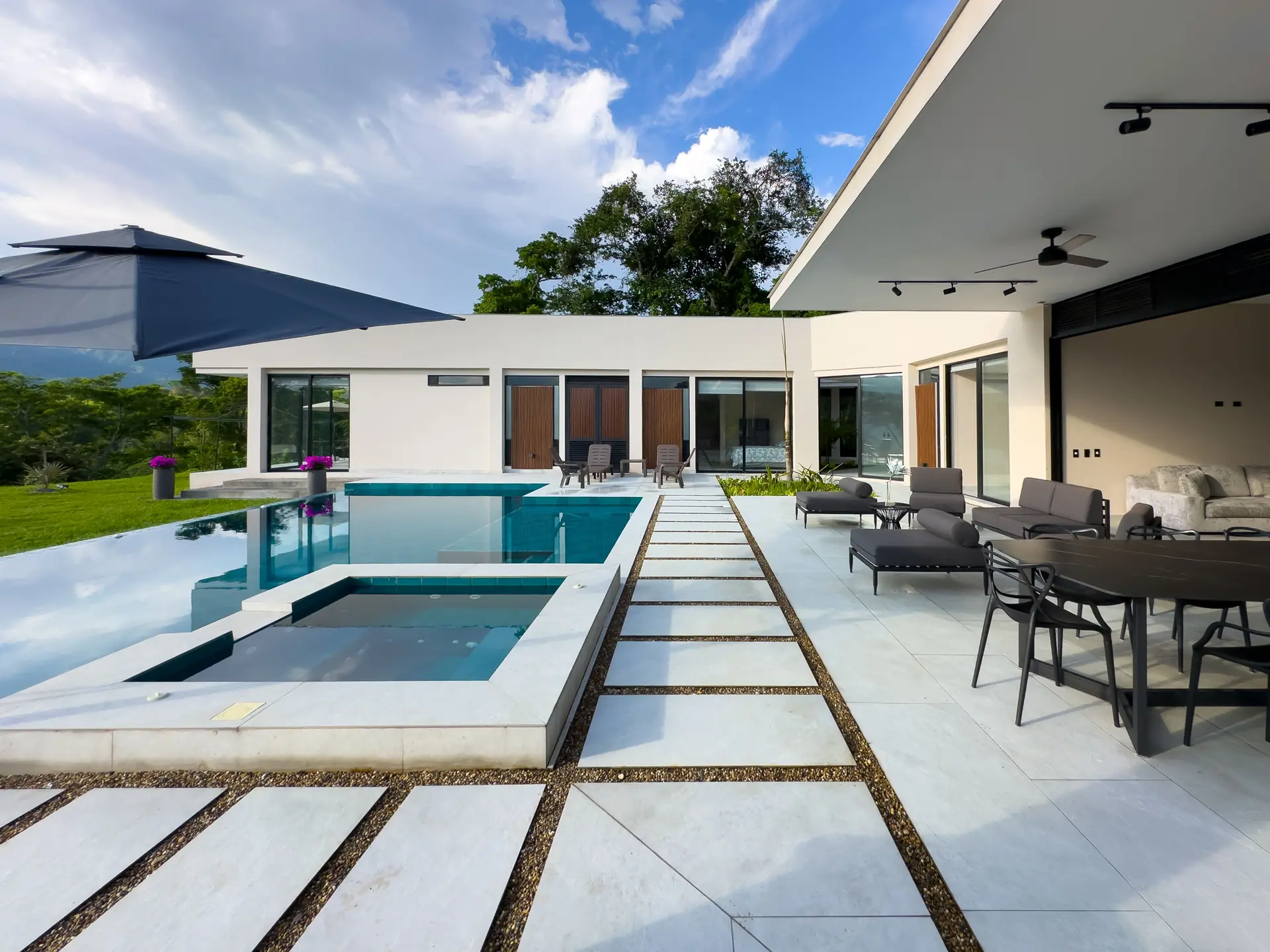 Casa de descanso con piscina y jardín en venta, Primavera de Payande (Villeta)
