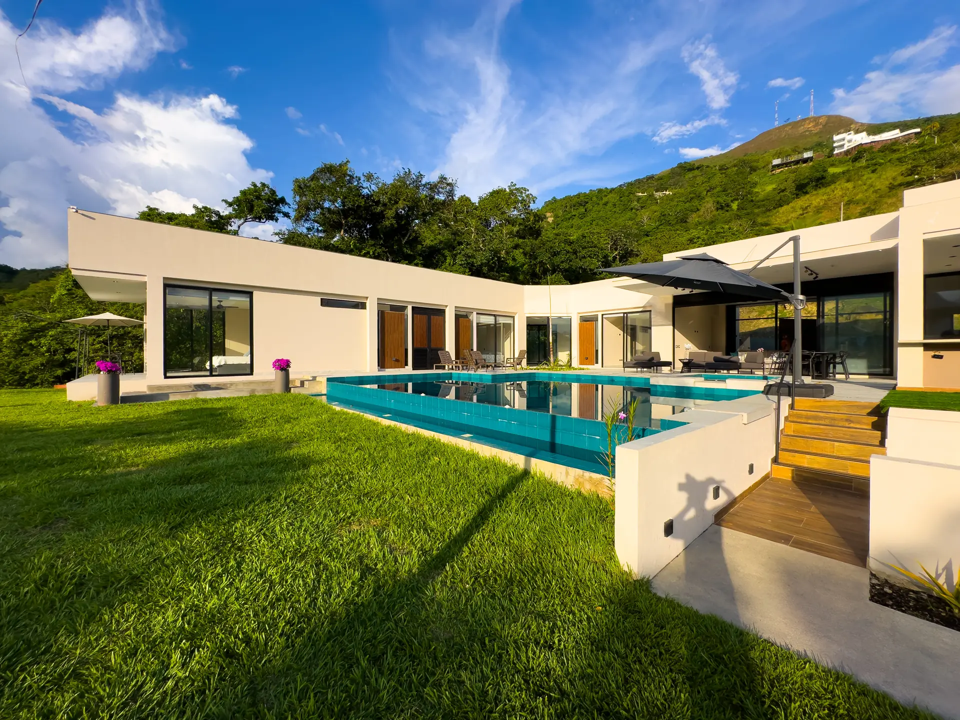 Casa de descanso con piscina y jardín en venta, Primavera de Payande (Villeta)