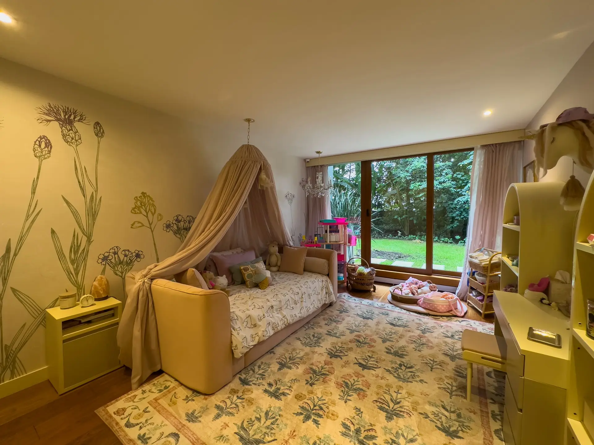 Casa con jardín y terraza en venta, Santa Ana Oriental. (Actualmente está arrendada)