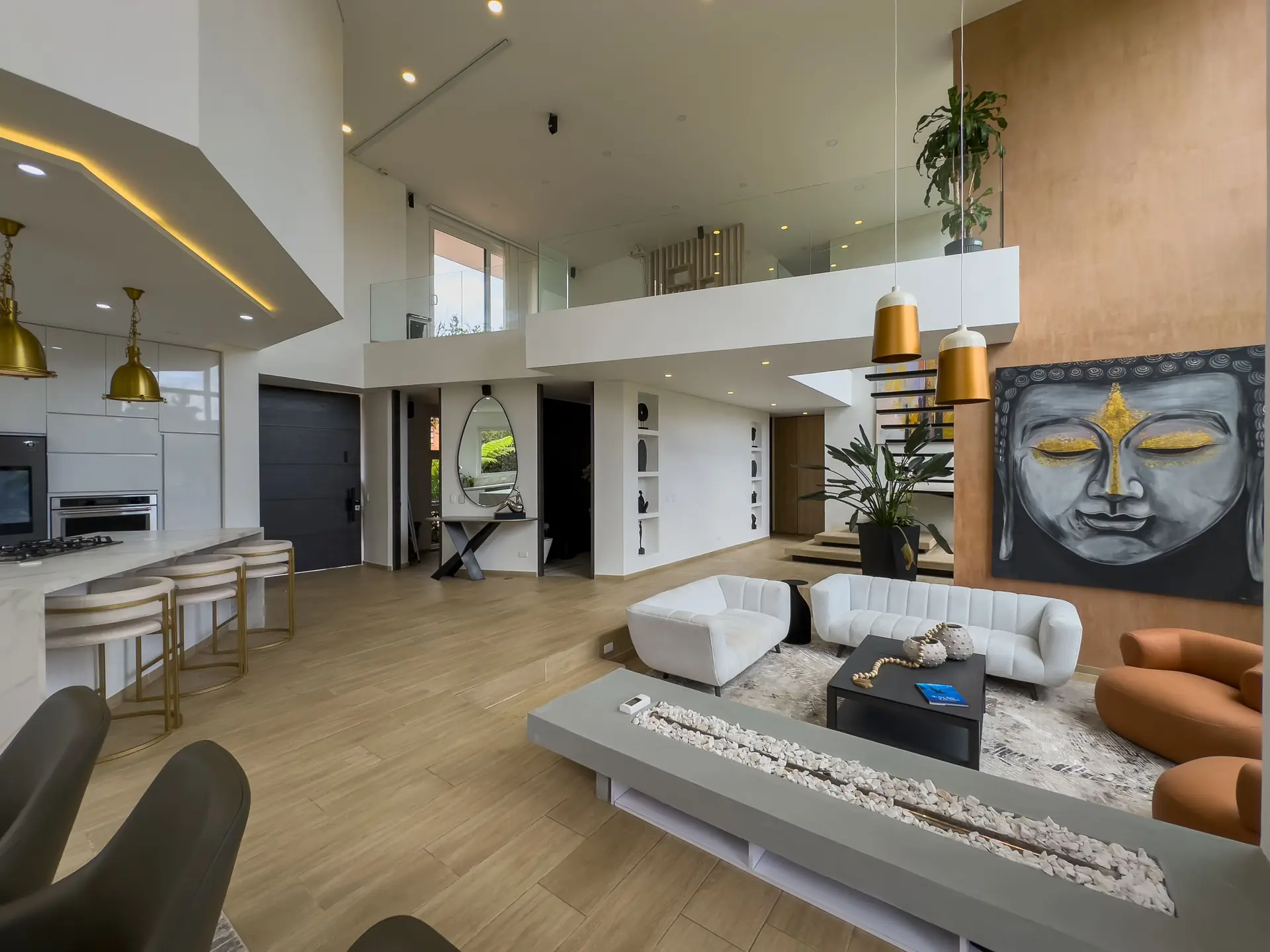 Casa con jardín y terraza a la venta, en Guaymaral.
