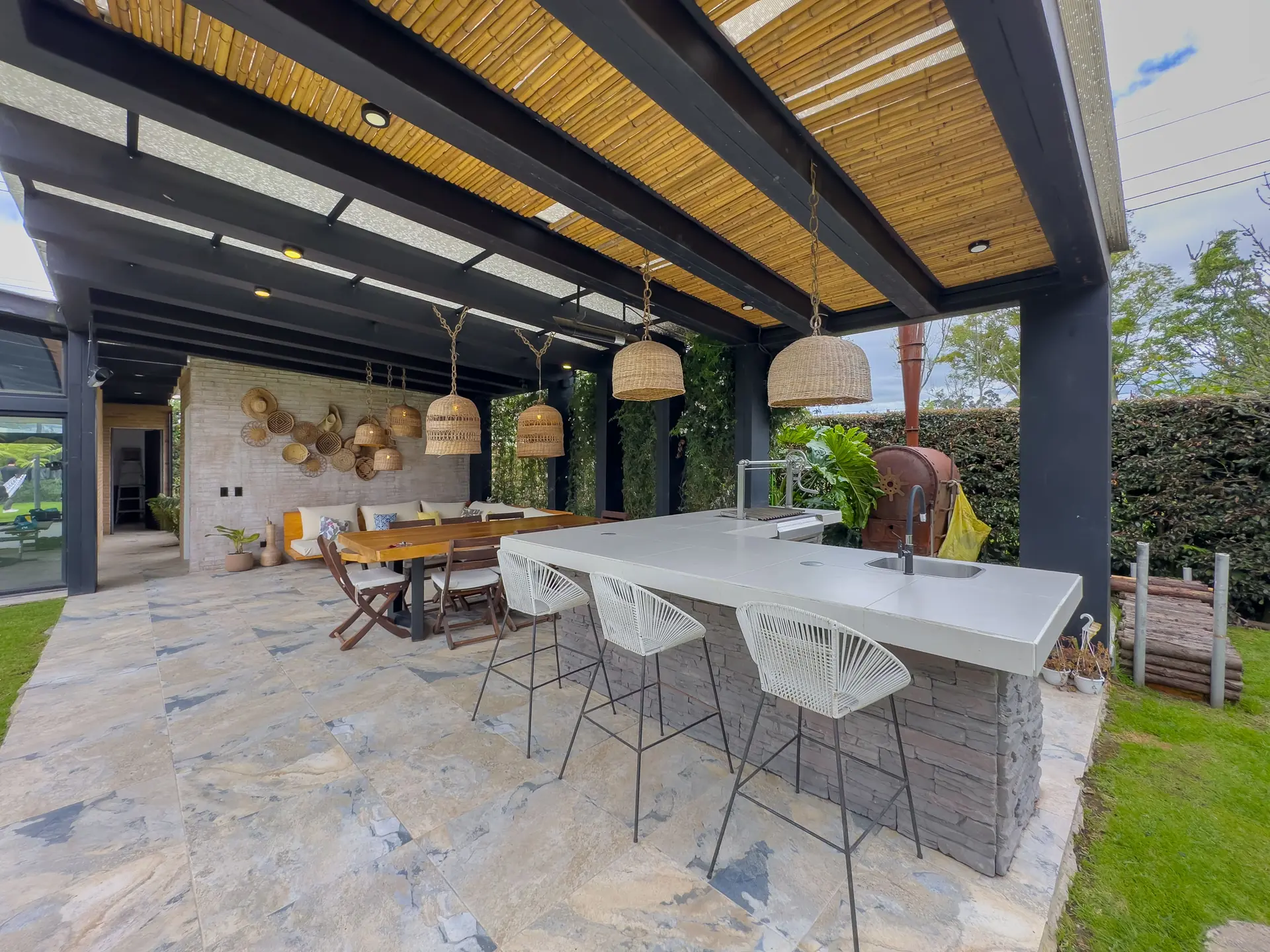 Casa con jardín y terraza a la venta, en Guaymaral.