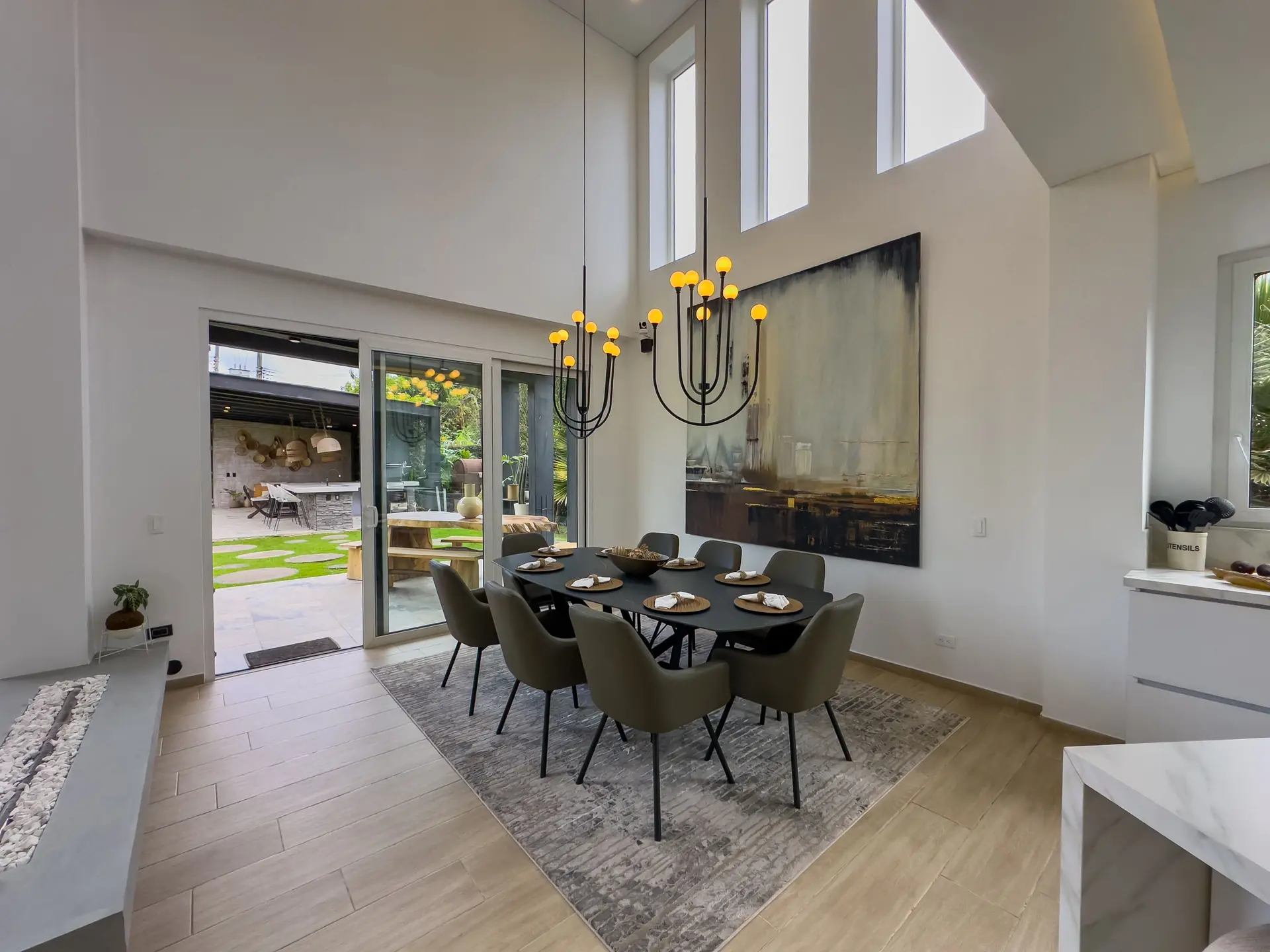 Casa con jardín y terraza a la venta, en Guaymaral.
