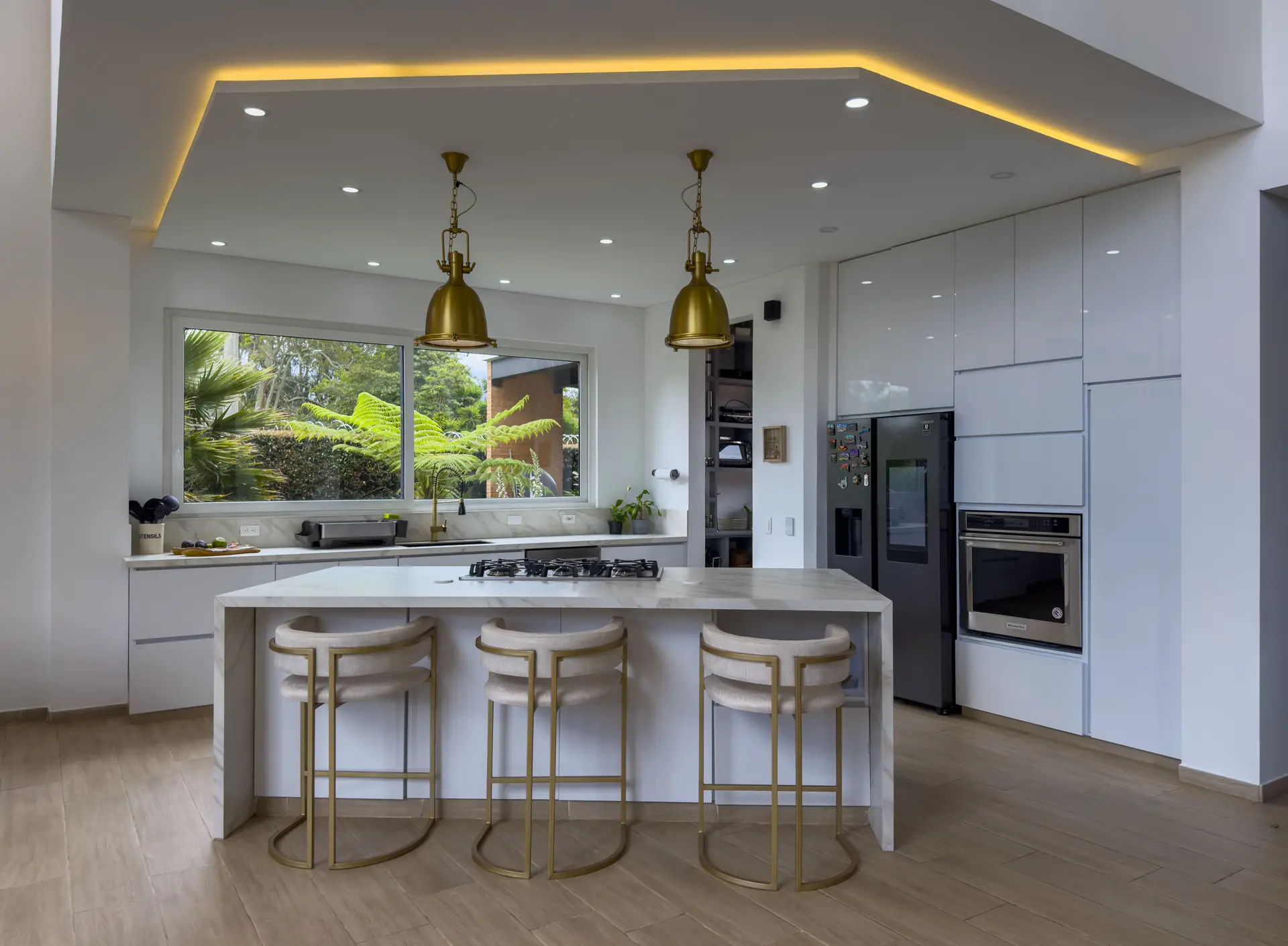 Casa con jardín y terraza a la venta, en Guaymaral.