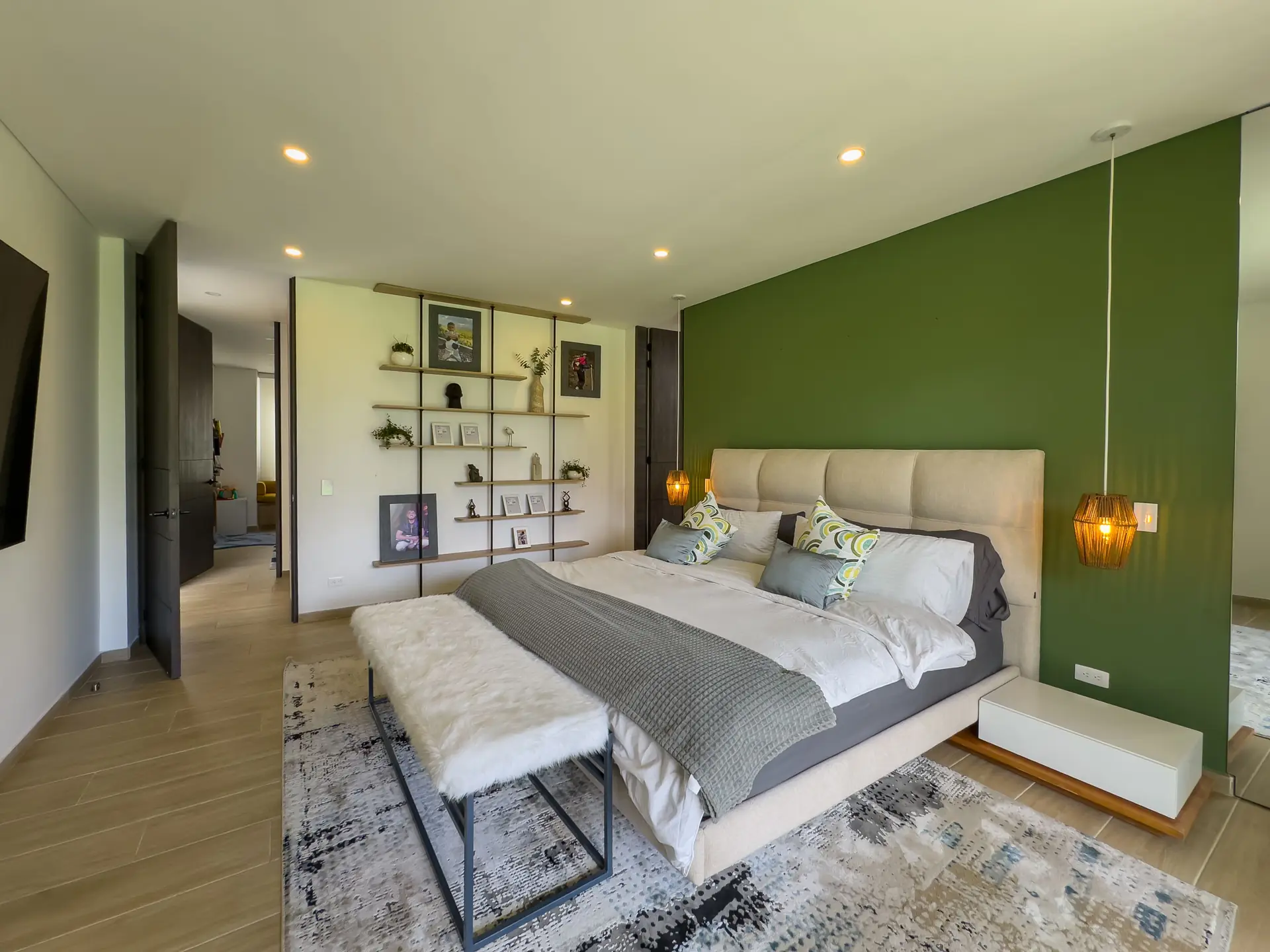 Casa con jardín y terraza a la venta, en Guaymaral.