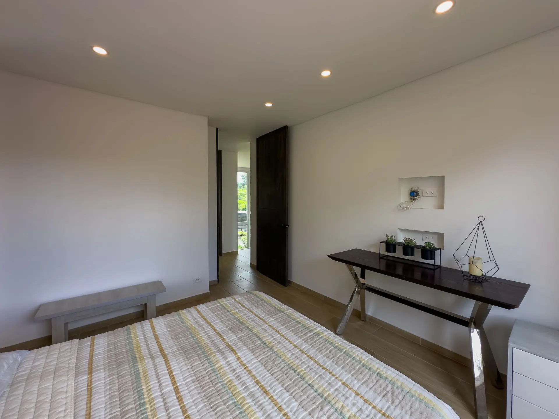 Casa con jardín y terraza a la venta, en Guaymaral.