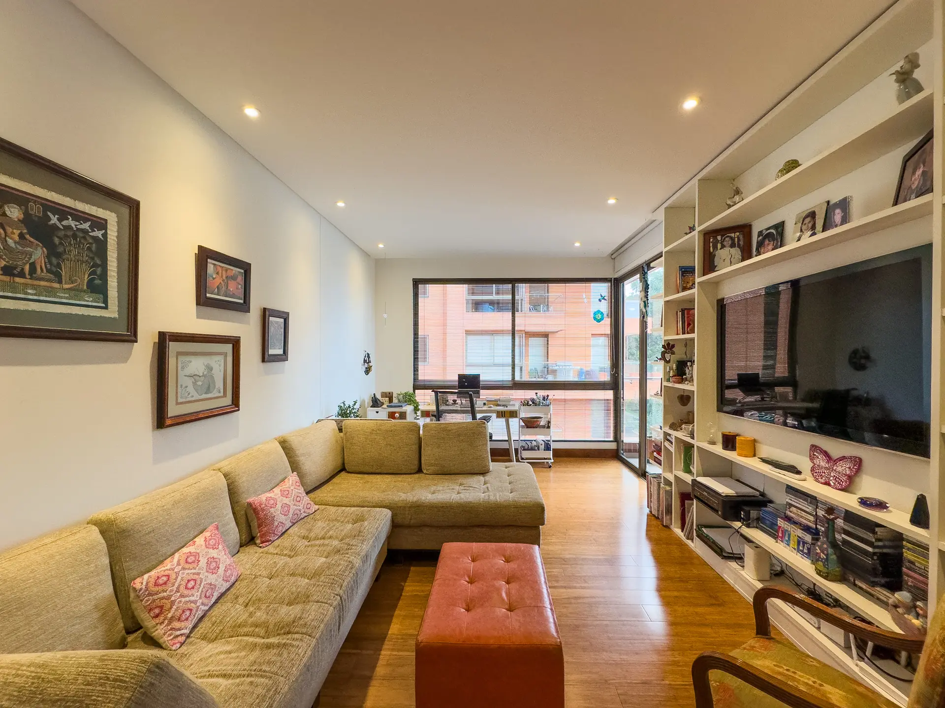 Apartamento con terraza en venta, Cerros de los Alpes. (Apartamento actualmente arrendado)
