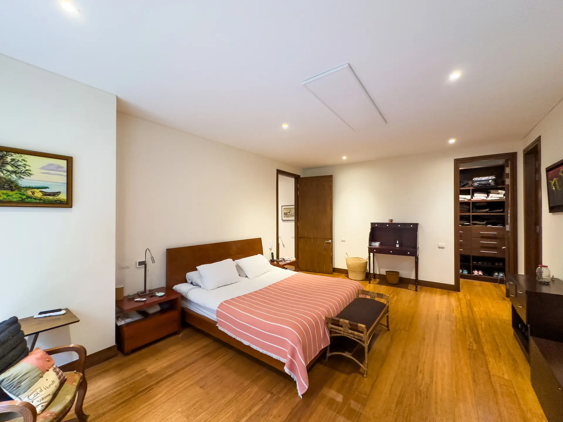 Apartamento con terraza en venta, Cerros de los Alpes. (Apartamento actualmente arrendado)