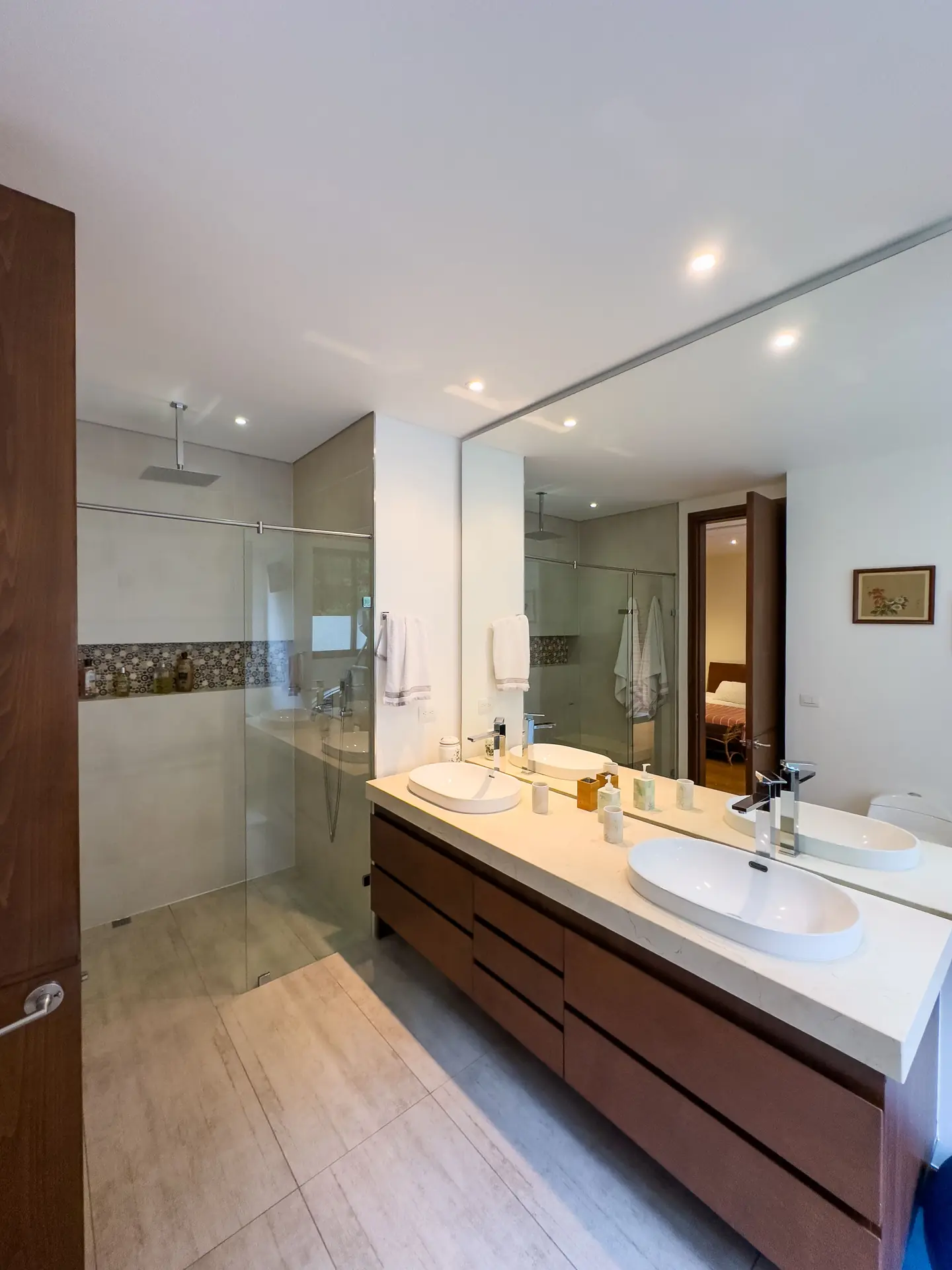 Apartamento con terraza en venta, Cerros de los Alpes. (Apartamento actualmente arrendado)
