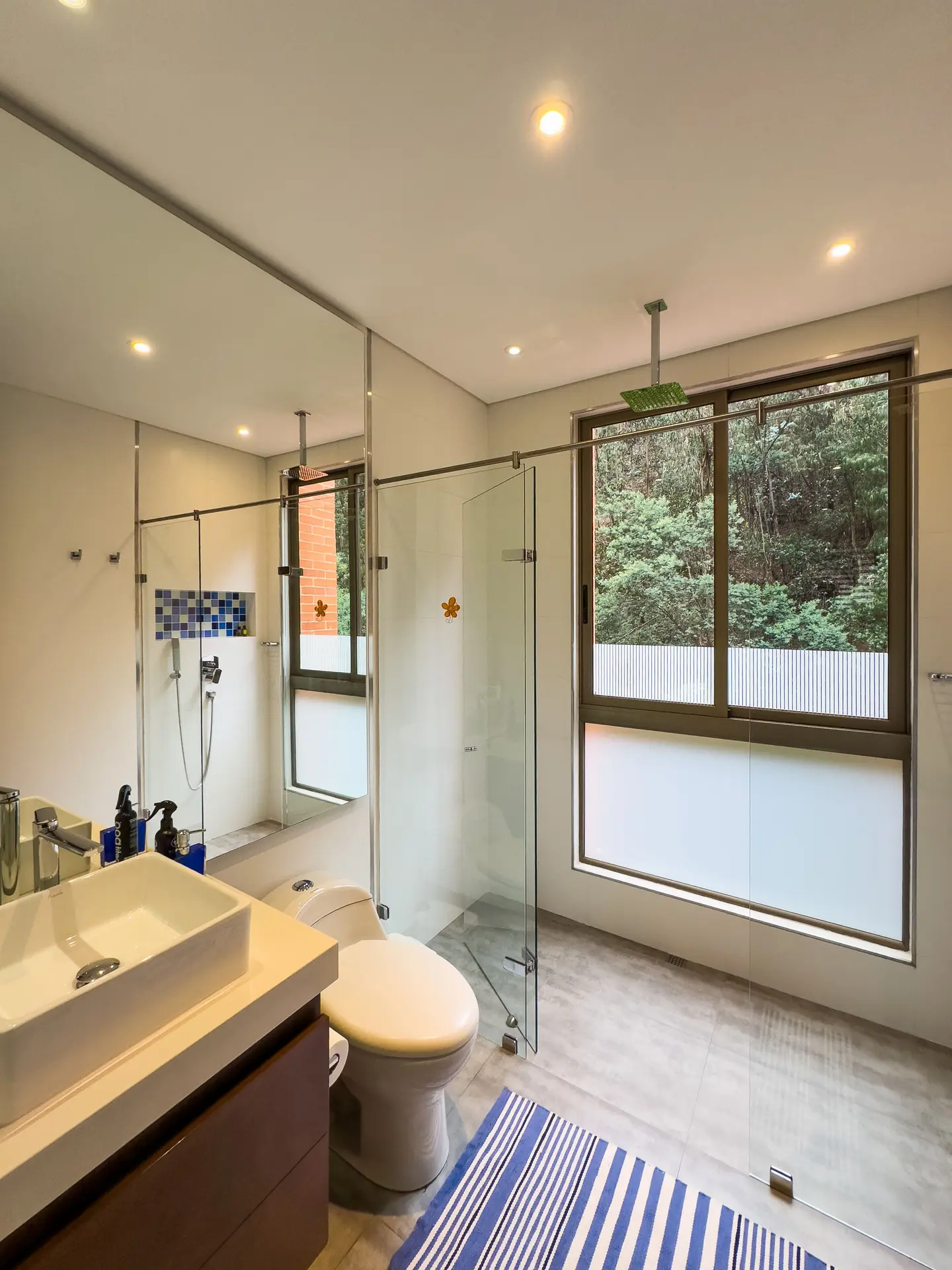 Apartamento con terraza en venta, Cerros de los Alpes. (Apartamento actualmente arrendado)