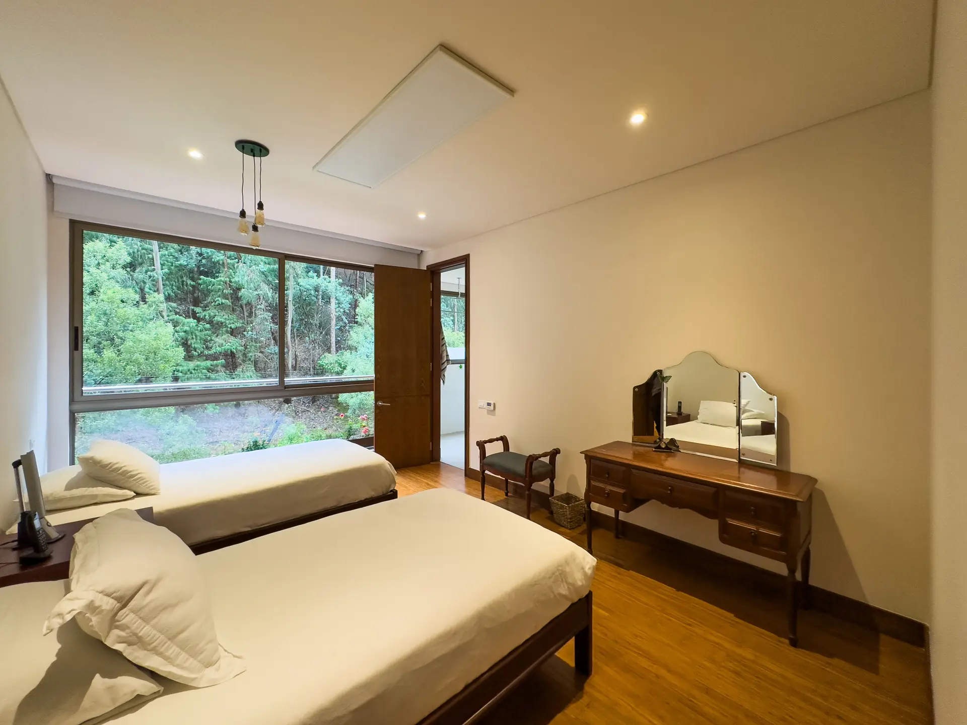 Apartamento con terraza en venta, Cerros de los Alpes. (Apartamento actualmente arrendado)