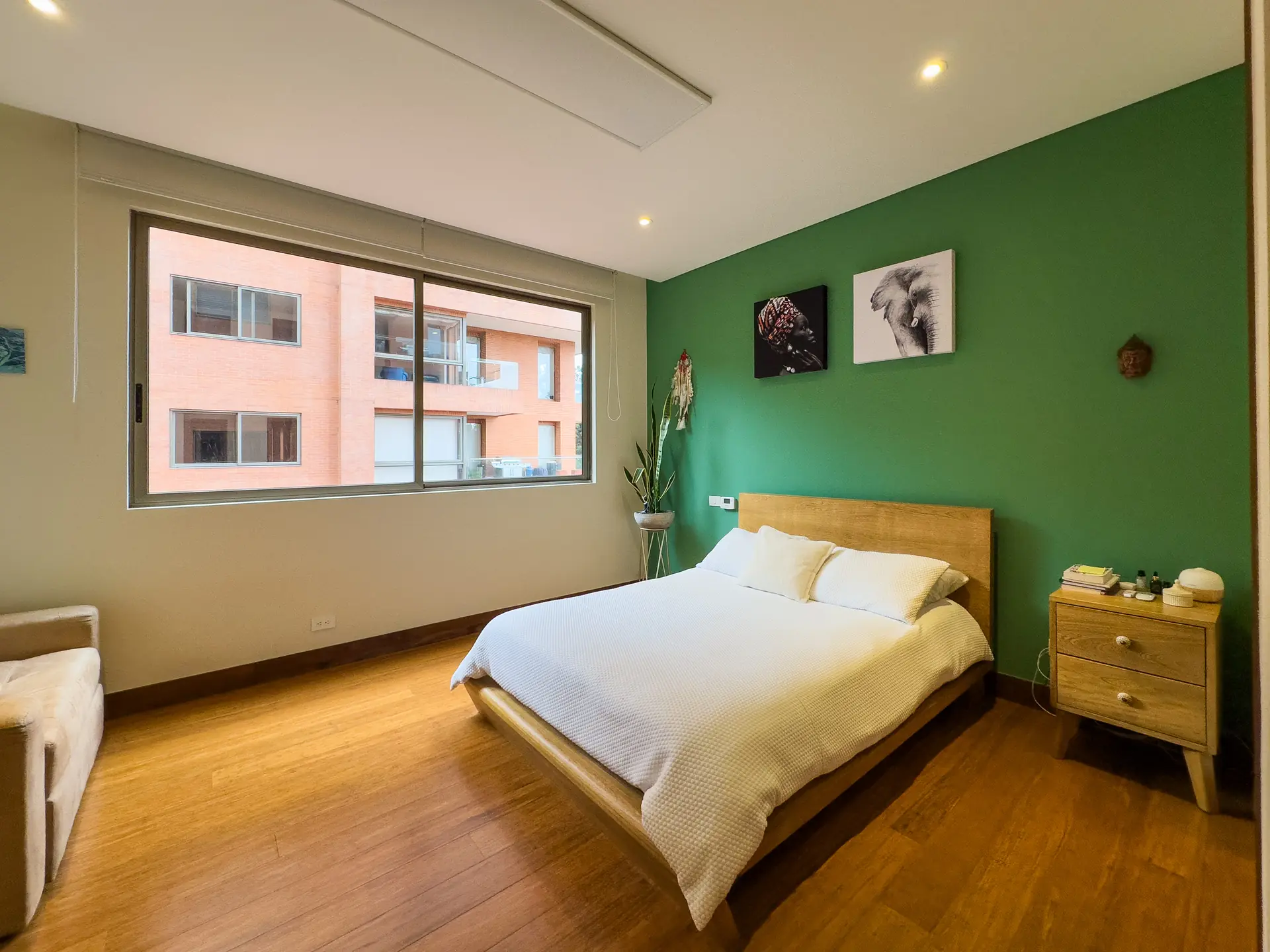 Apartamento con terraza en venta, Cerros de los Alpes. (Apartamento actualmente arrendado)
