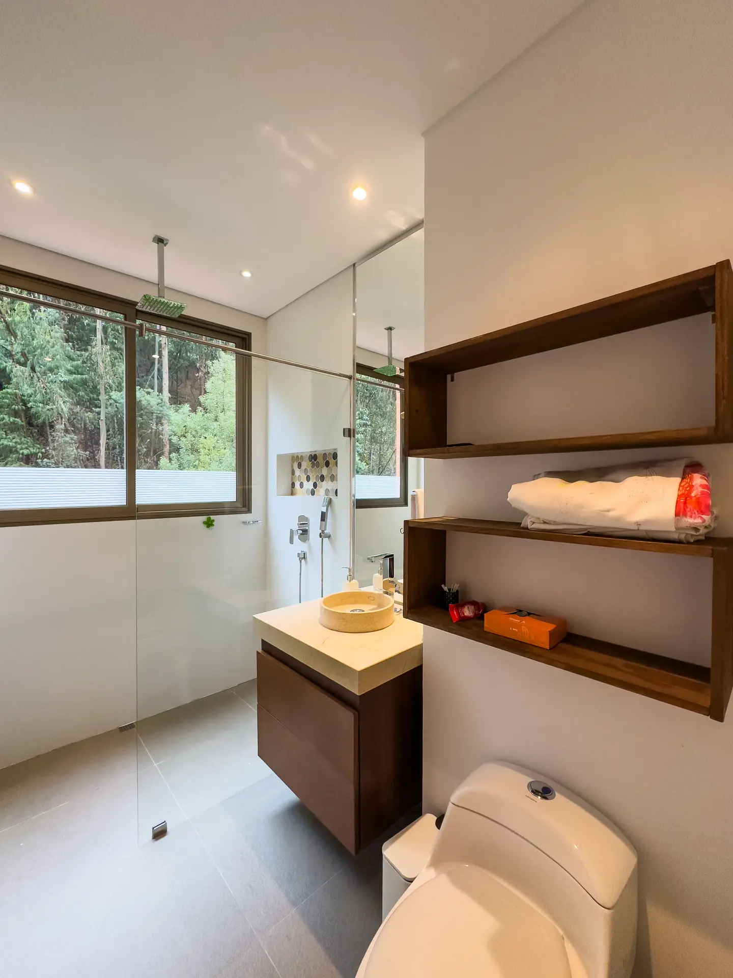 Apartamento con terraza en venta, Cerros de los Alpes. (Apartamento actualmente arrendado)