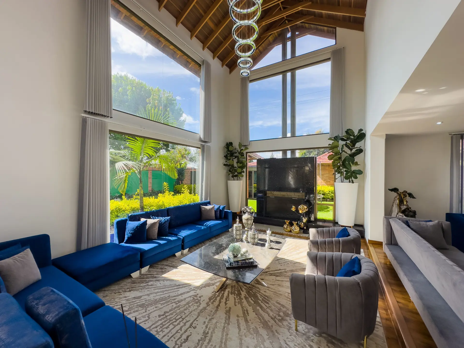 Casa con jardín en venta, San Jose de Bavária.