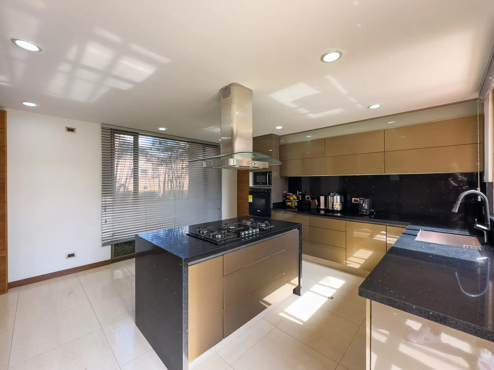 Casa con jardín en venta, San Jose de Bavária.