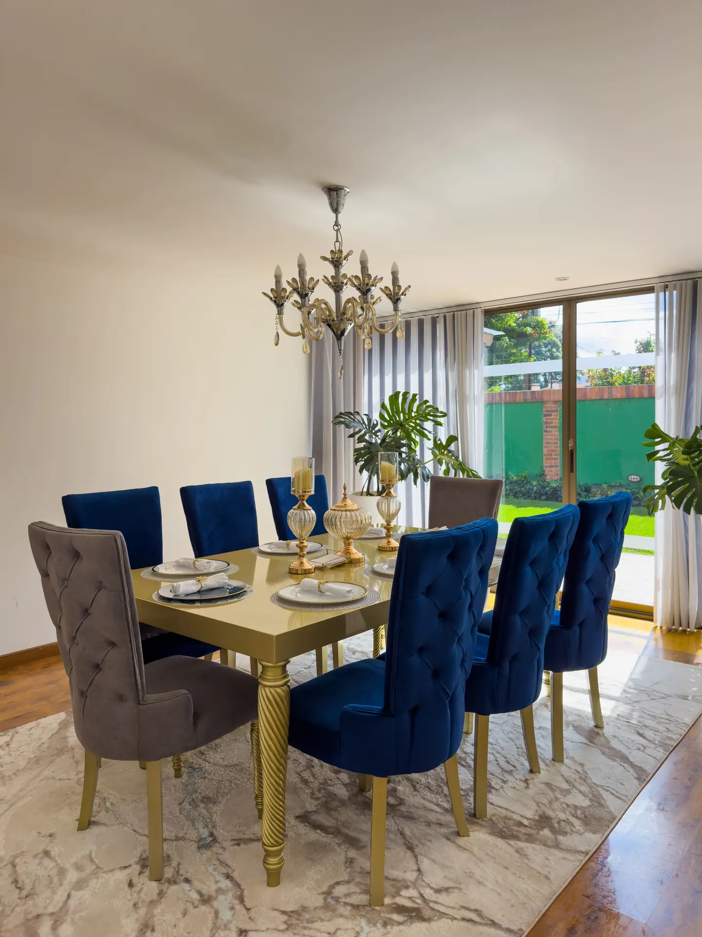 Casa con jardín en venta, San Jose de Bavária.