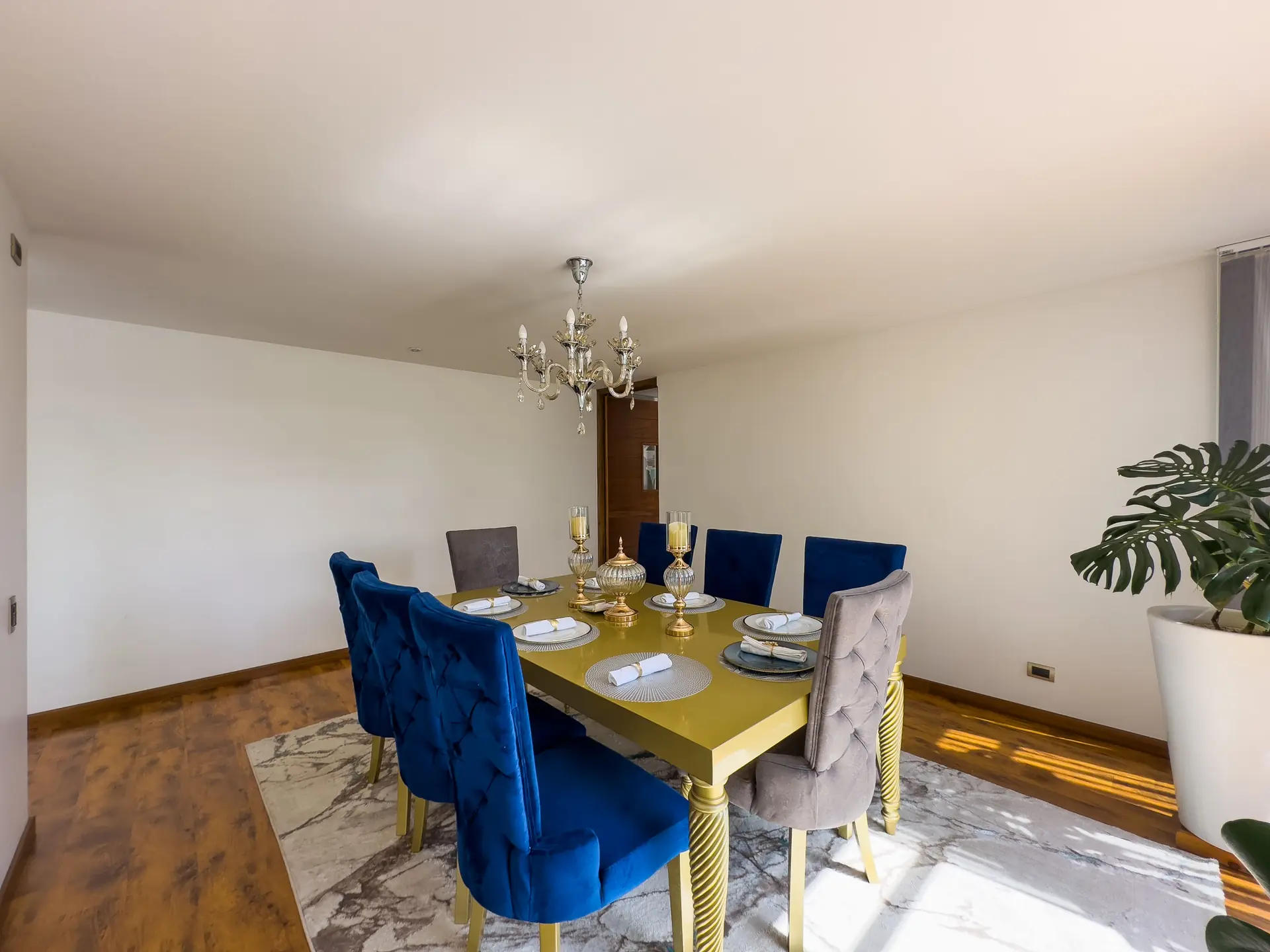 Casa con jardín en venta, San Jose de Bavária.