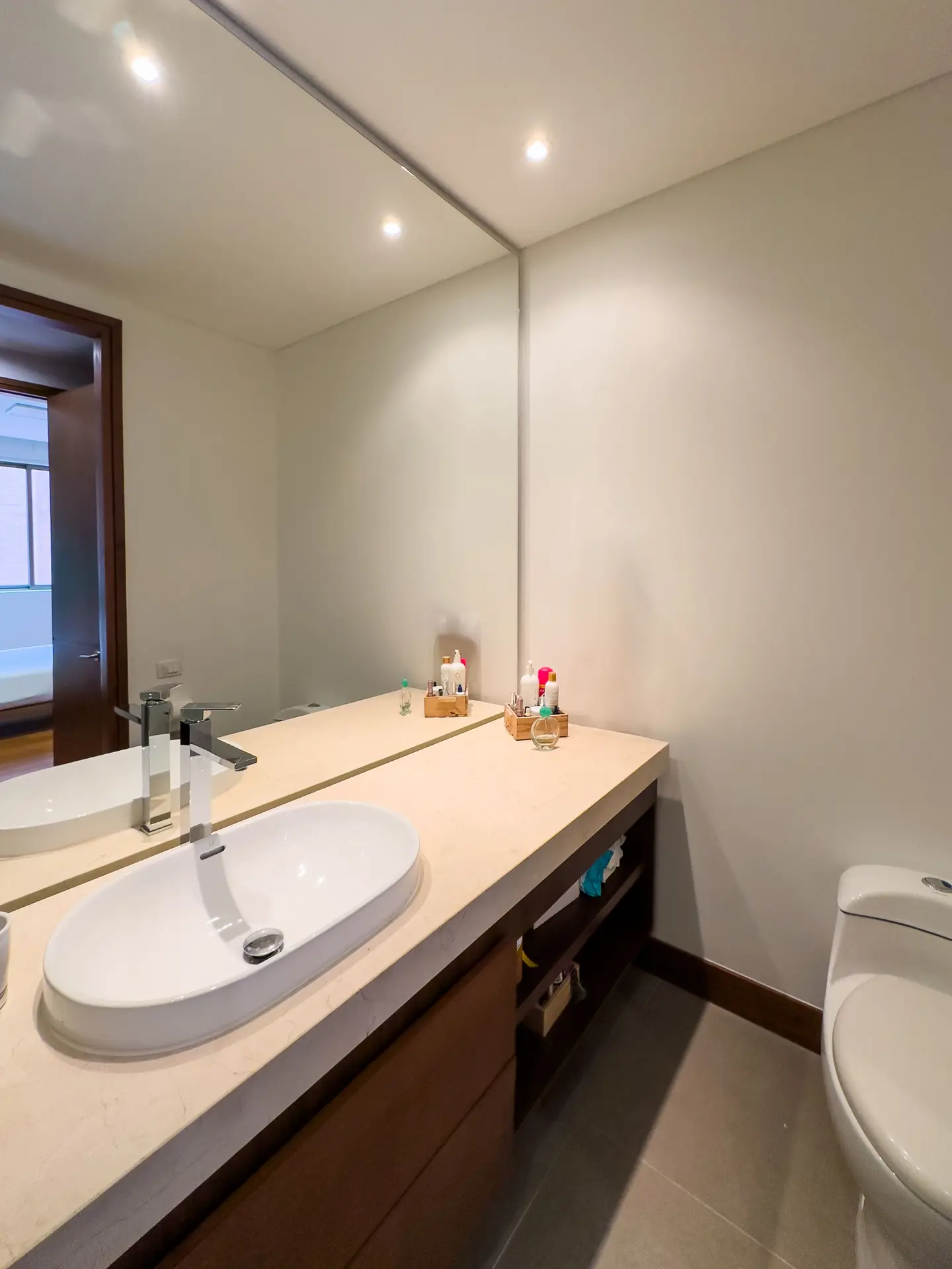 Apartamento con terraza en venta, Cerros de los Alpes. (Apartamento actualmente arrendado)
