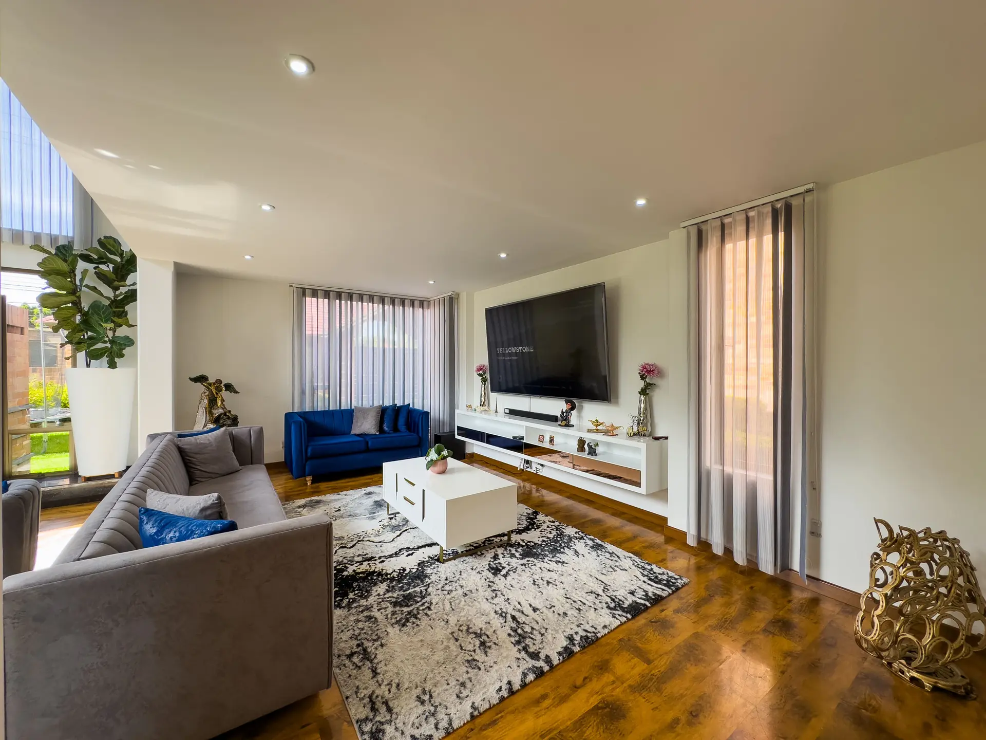 Casa con jardín en venta, San Jose de Bavária.