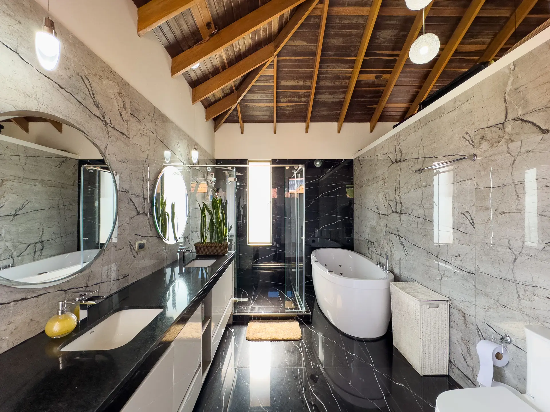 Casa con jardín en venta, San Jose de Bavária.