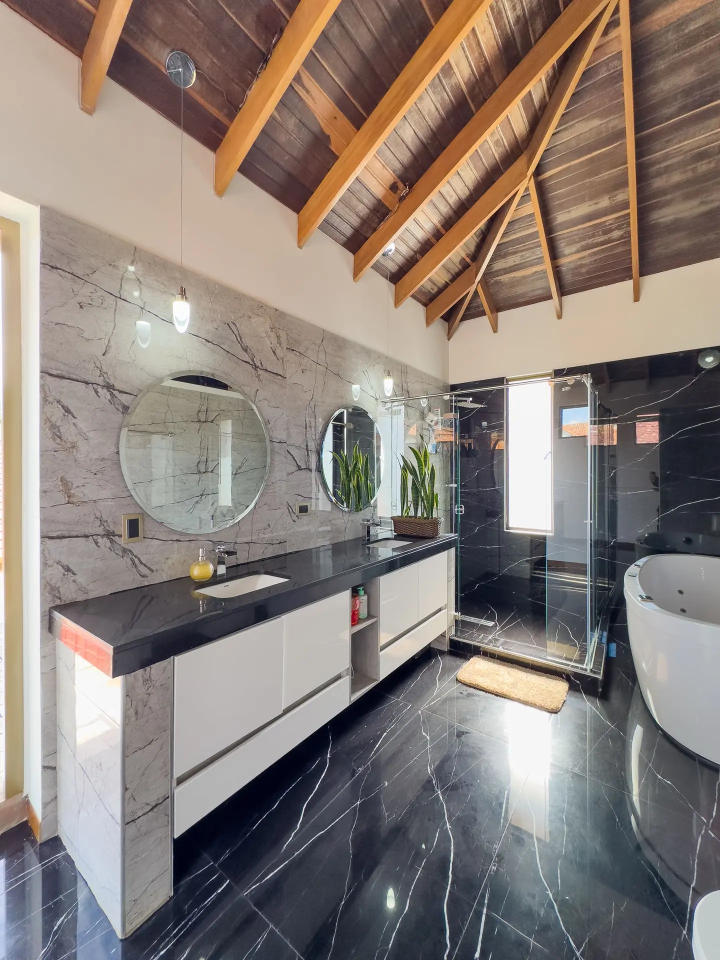 Casa con jardín en venta, San Jose de Bavária.
