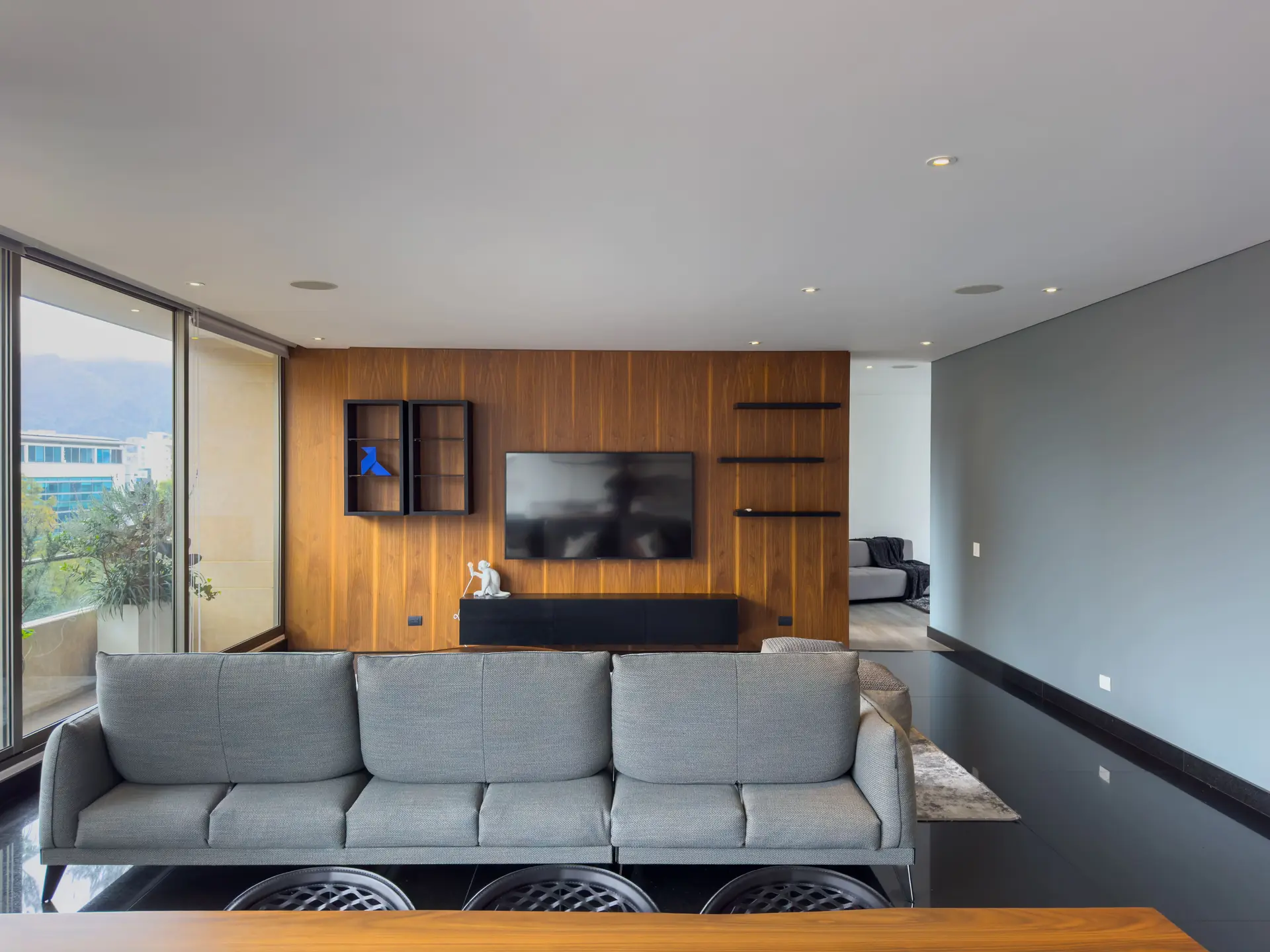 Apartamento con balcón en venta ó arriendo, chico norte.