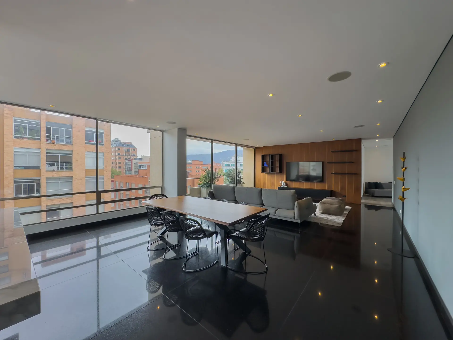 Apartamento con balcón en venta ó arriendo, chico norte.