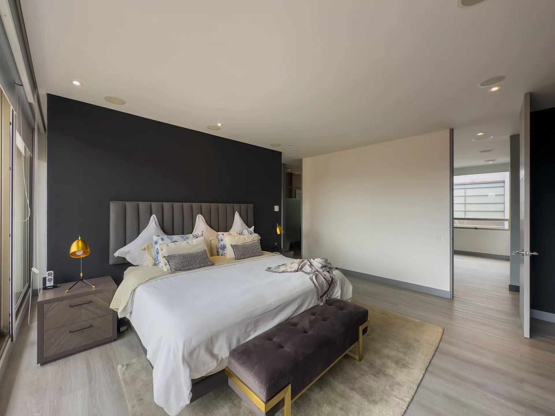 Apartamento con balcón en venta ó arriendo, chico norte.
