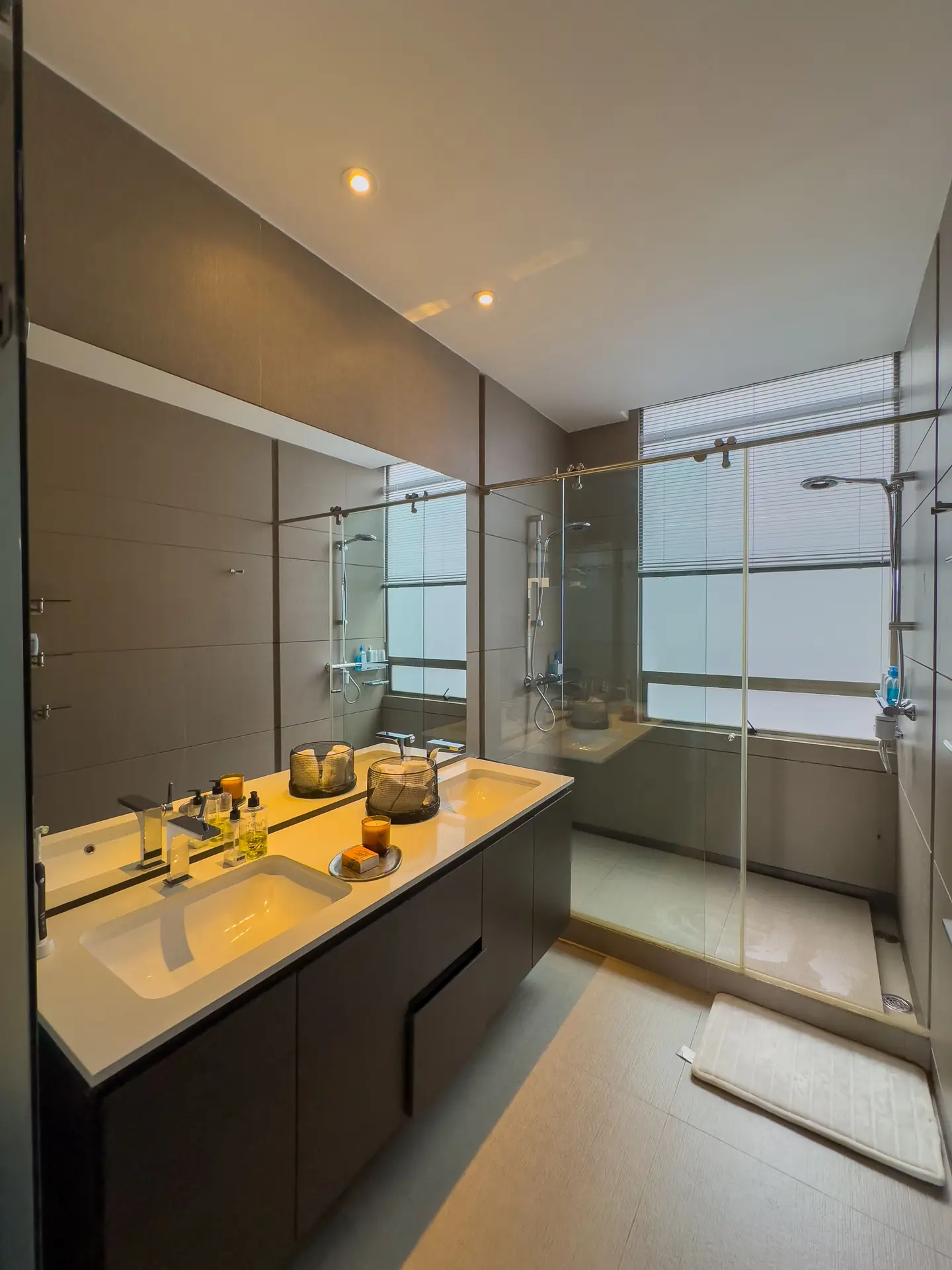Apartamento con balcón en venta ó arriendo, chico norte.