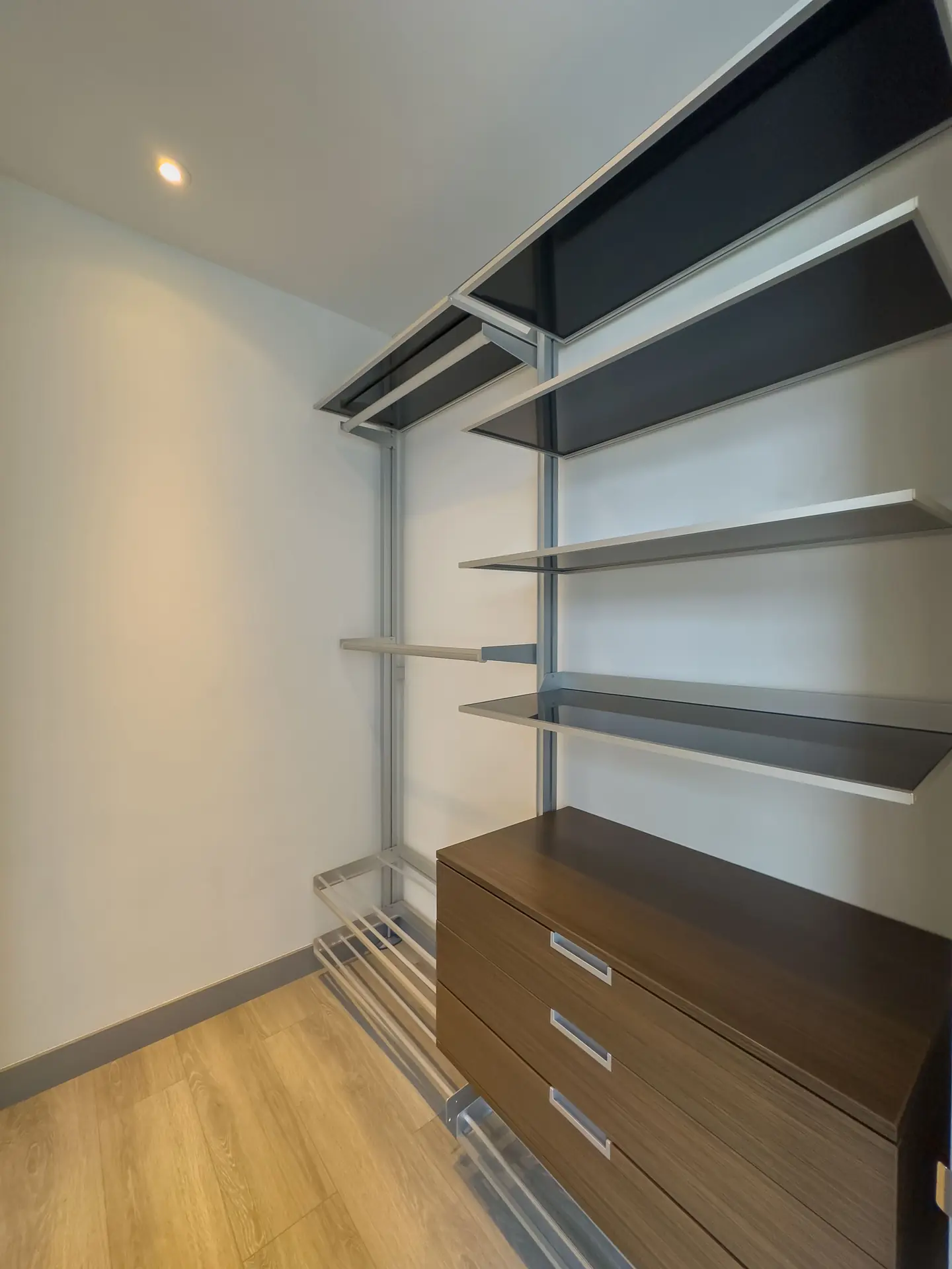 Apartamento con balcón en venta ó arriendo, chico norte.