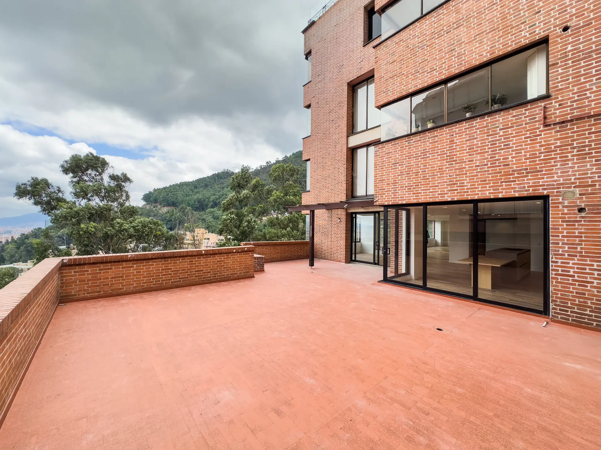 Apartamento con terraza en venta, chico alto. (Apartamento arrendado actualmente)