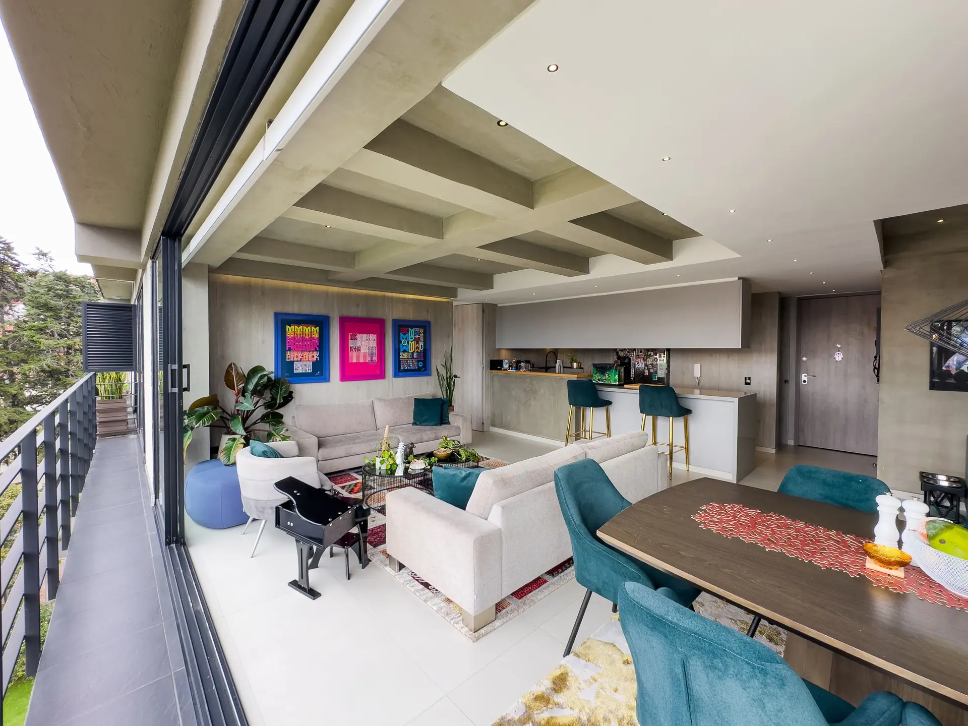 Apartamento con terraza a la venta, Cerros de sotileza.