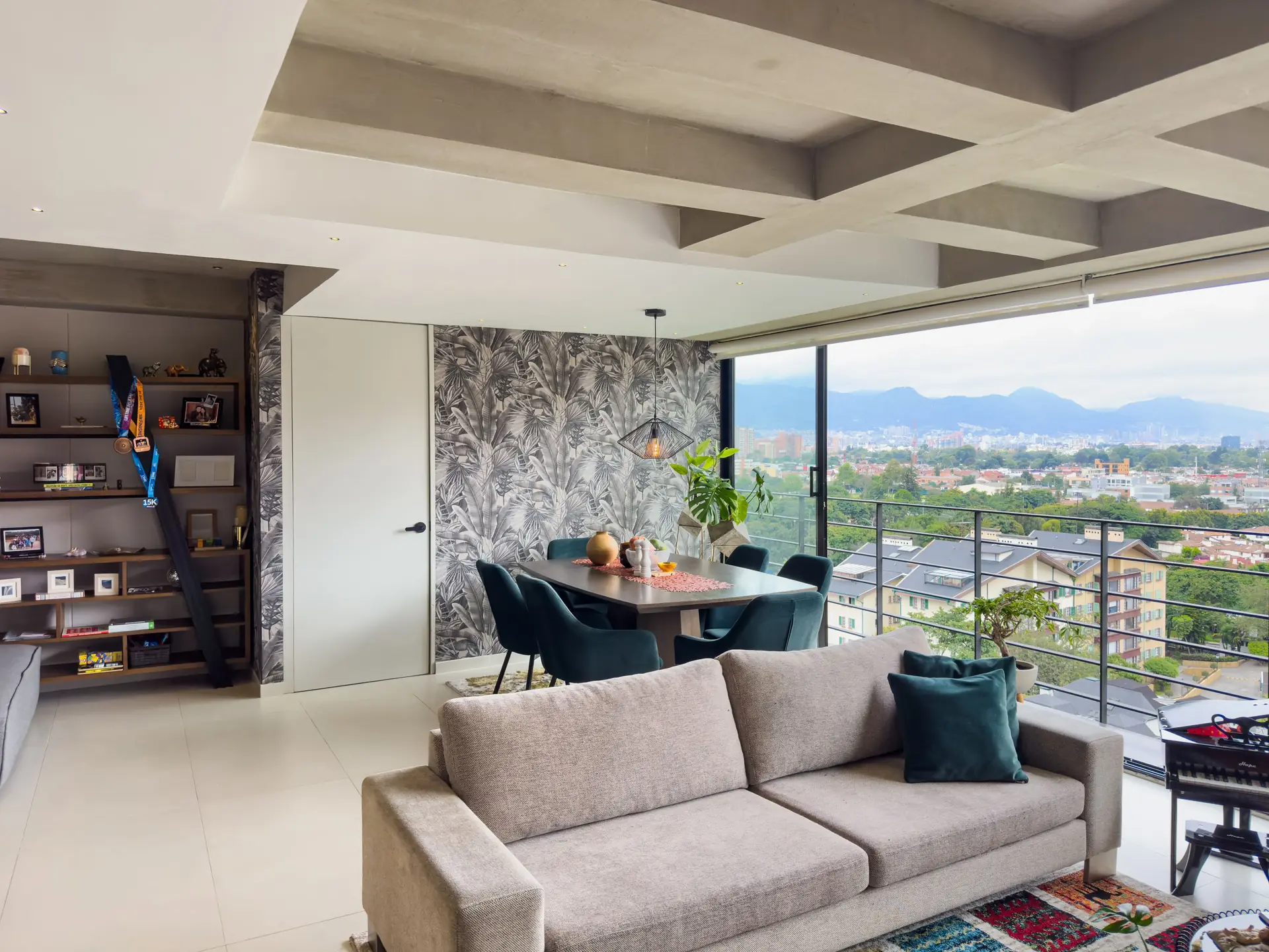 Apartamento con terraza a la venta, Cerros de sotileza.