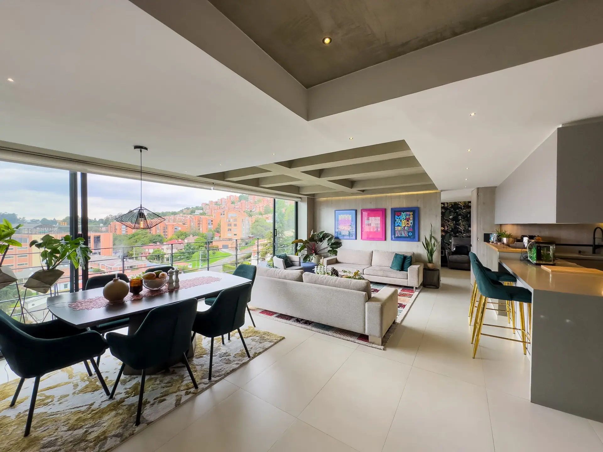 Apartamento con terraza a la venta, Cerros de sotileza.