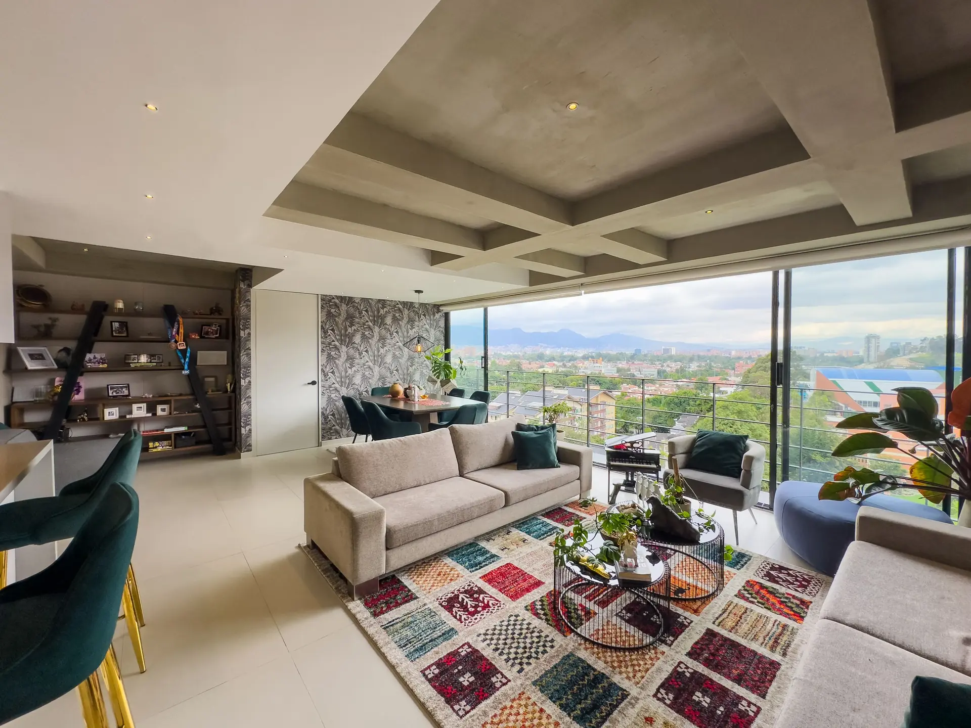 Apartamento con terraza a la venta, Cerros de sotileza.
