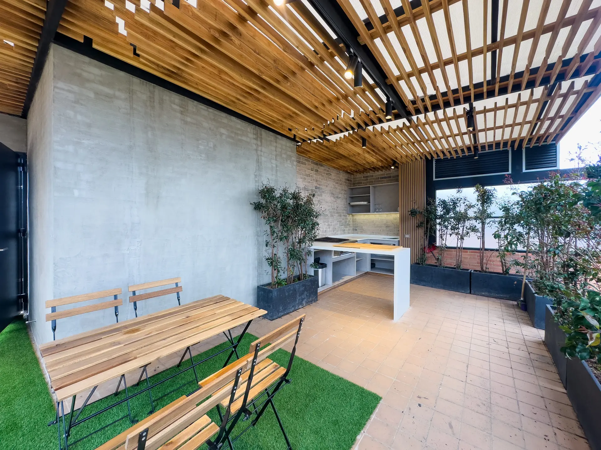Apartamento con terraza a la venta, Cerros de sotileza.