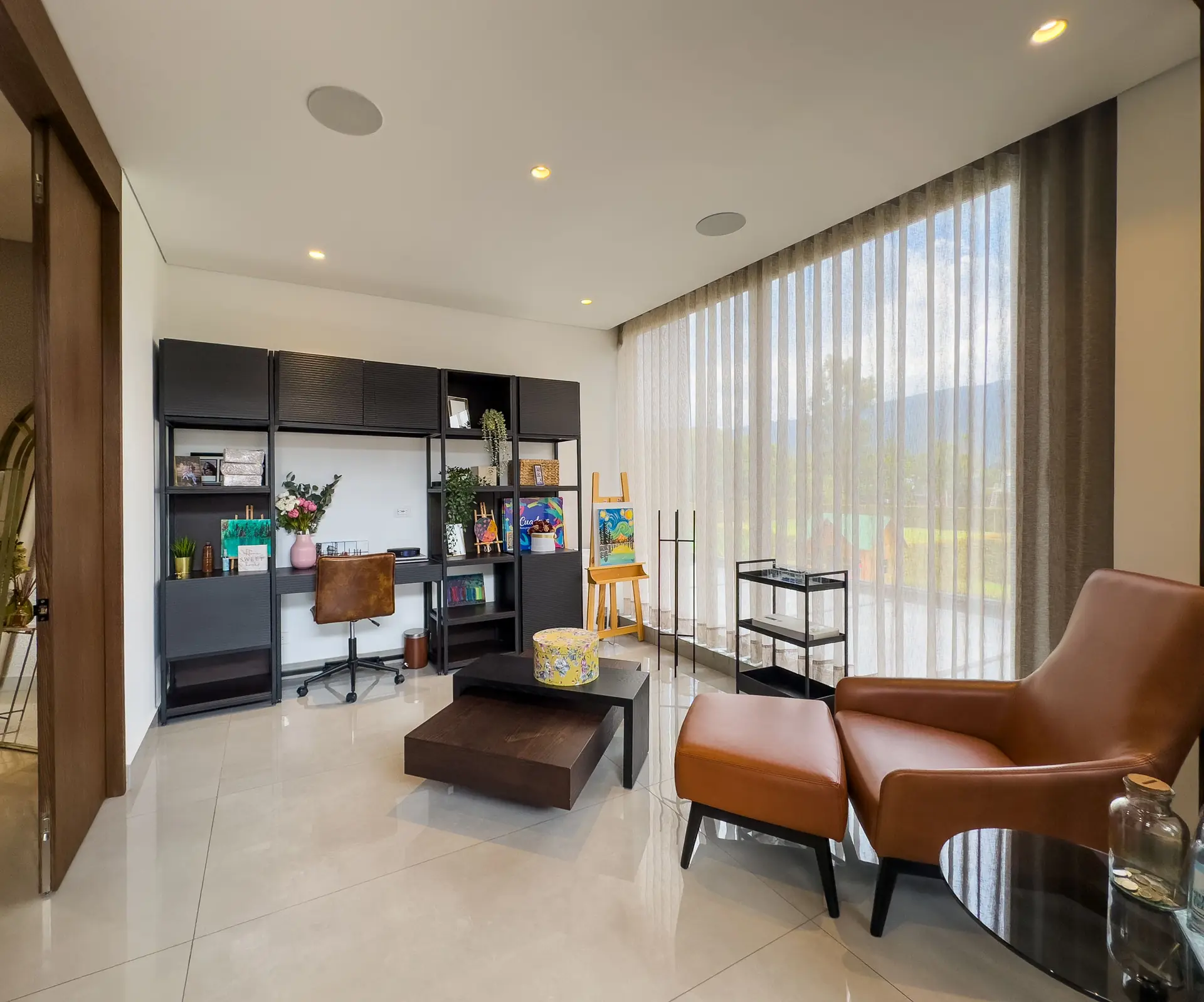 Casa con jardín y terraza a la venta, en Guaymaral.