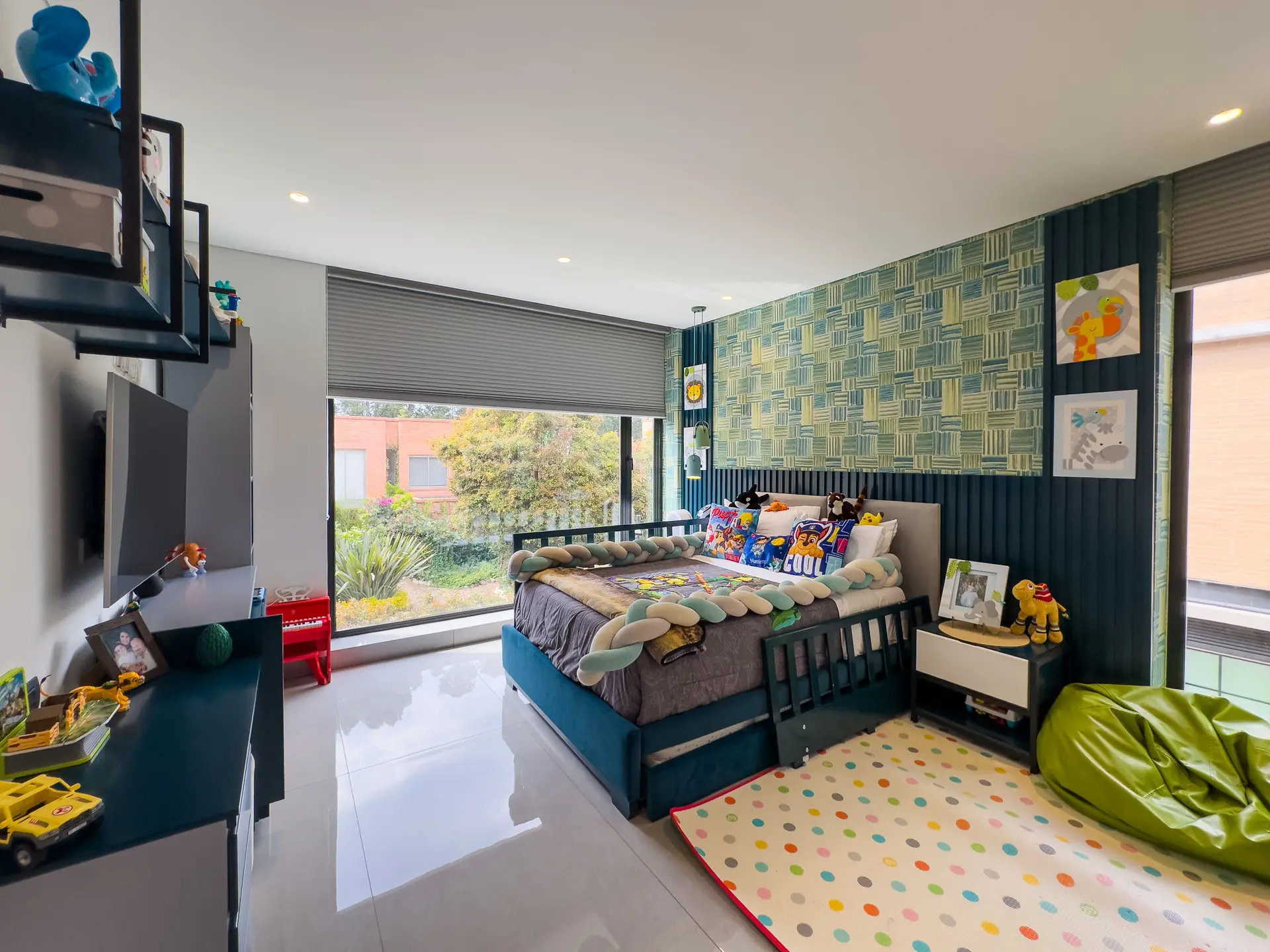 Casa con jardín y terraza a la venta, en Guaymaral.