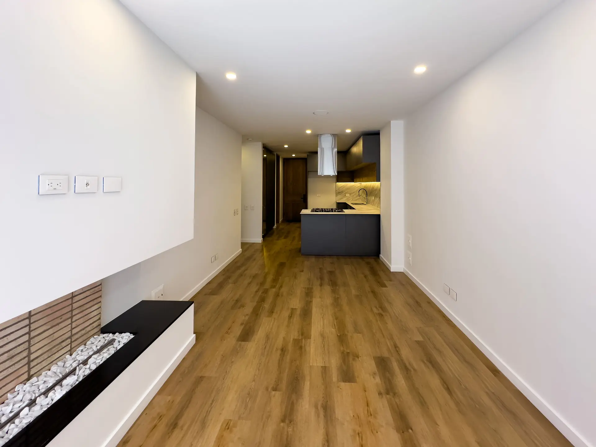 Apartamento con balcón a la venta, en San Patricio.