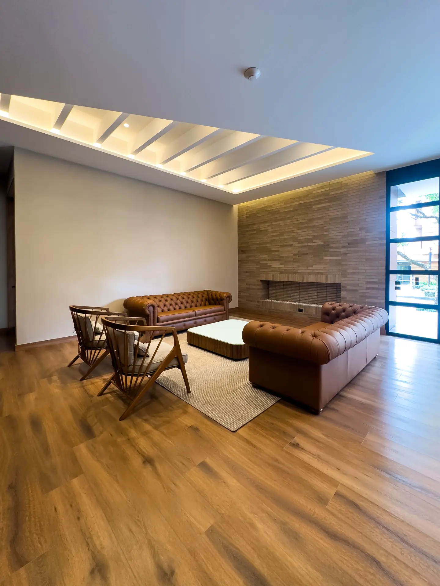 Apartamento con balcón a la venta, en San Patricio.