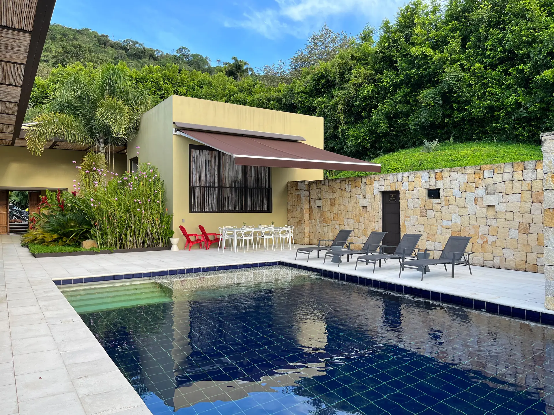 Casa con piscina a la venta, en Villeta (conjunto cerrado)