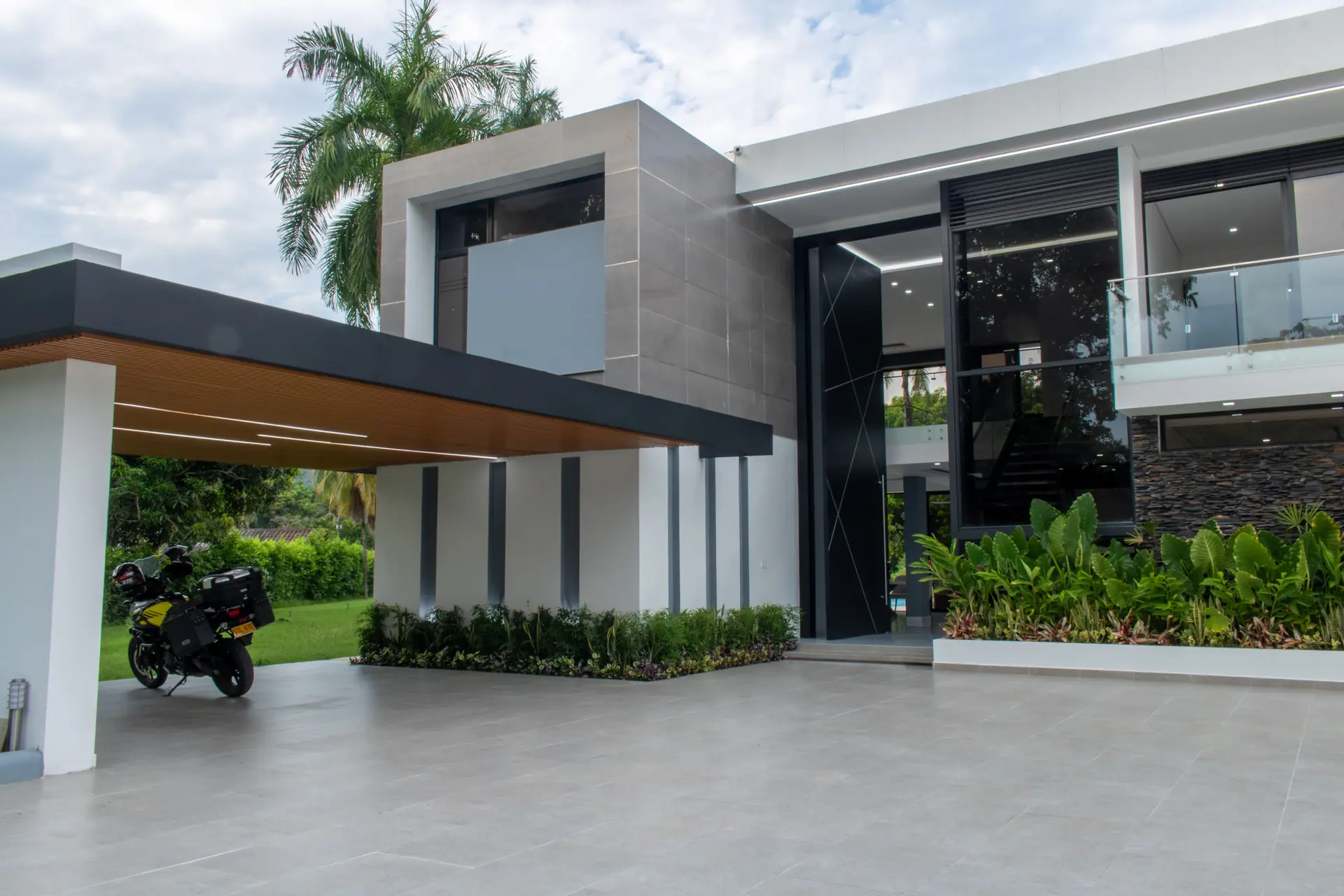 Casa con piscina a la venta, en Melgar.