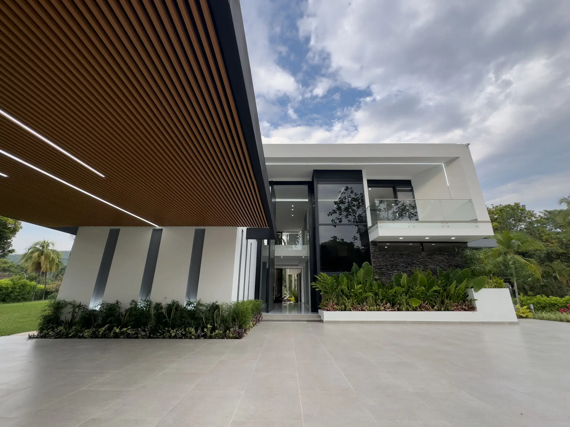 Casa con piscina a la venta, en Melgar.