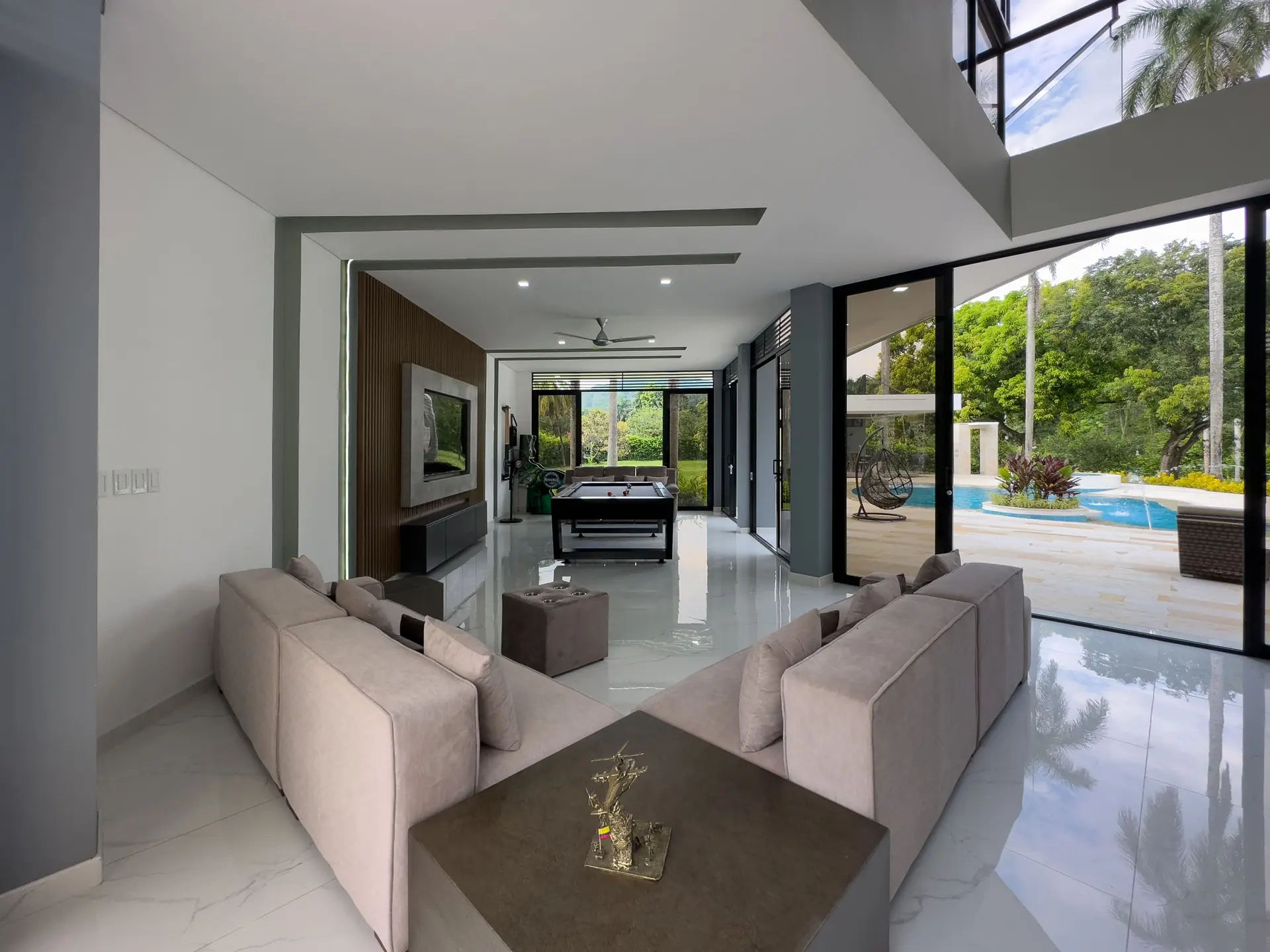 Casa con piscina a la venta, en Melgar.