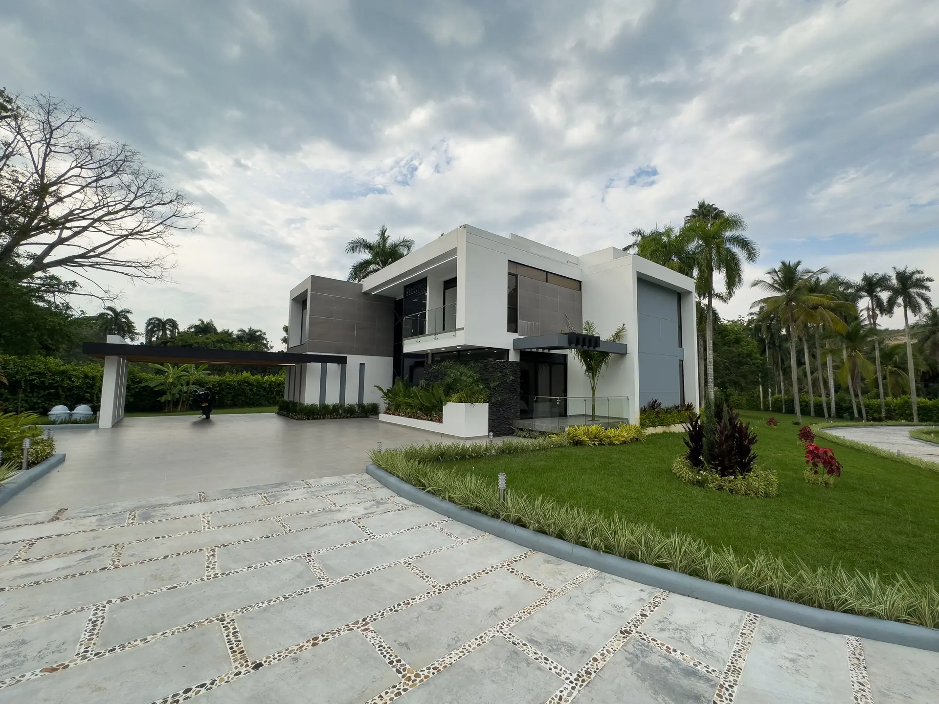 Casa con piscina a la venta, en Melgar.